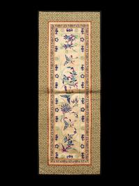 A Collection of 33 Chinese Embroidered Silk Panels 近代 綉片33幅