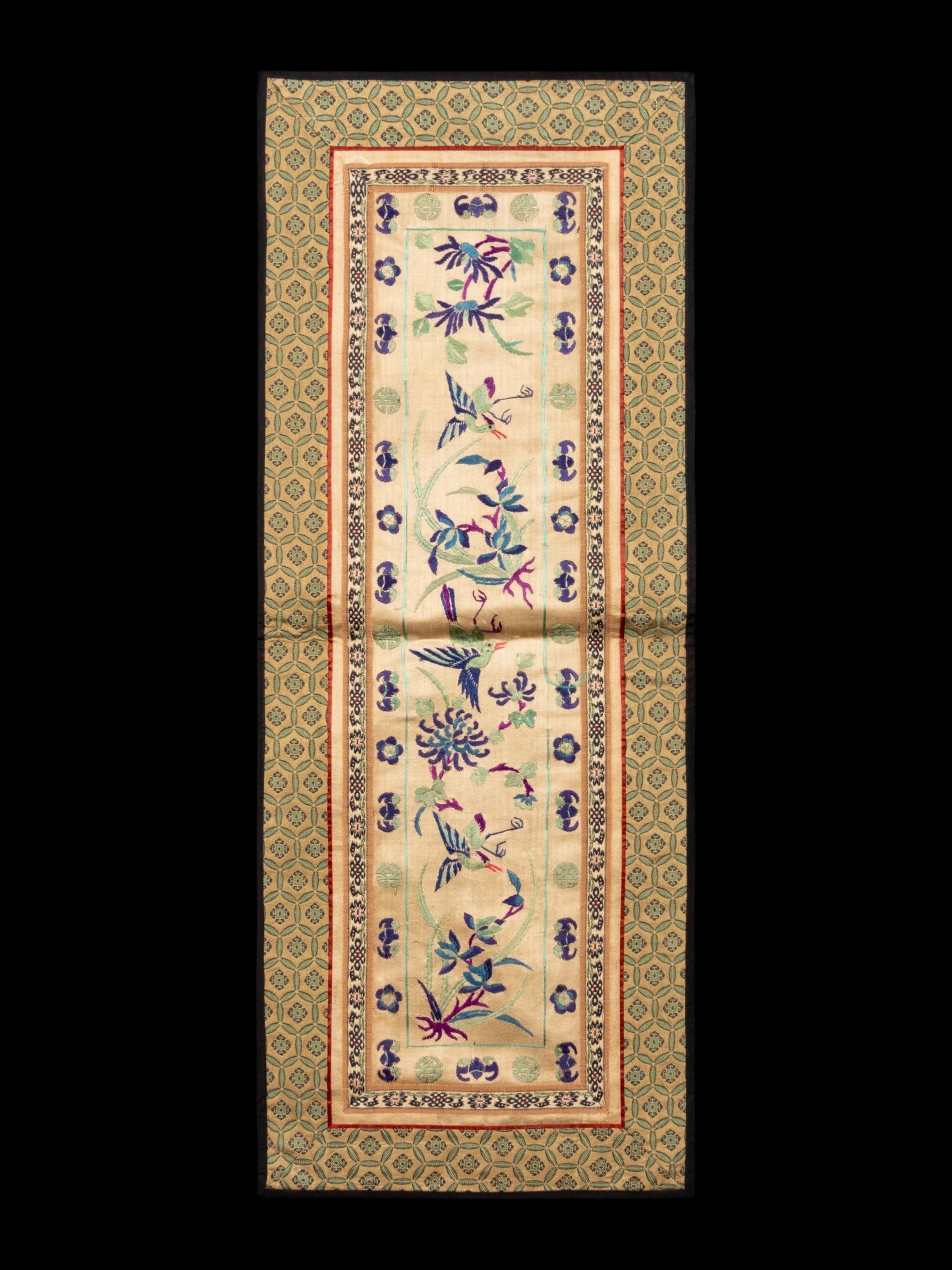 A Collection of 33 Chinese Embroidered Silk Panels 近代 綉片33幅