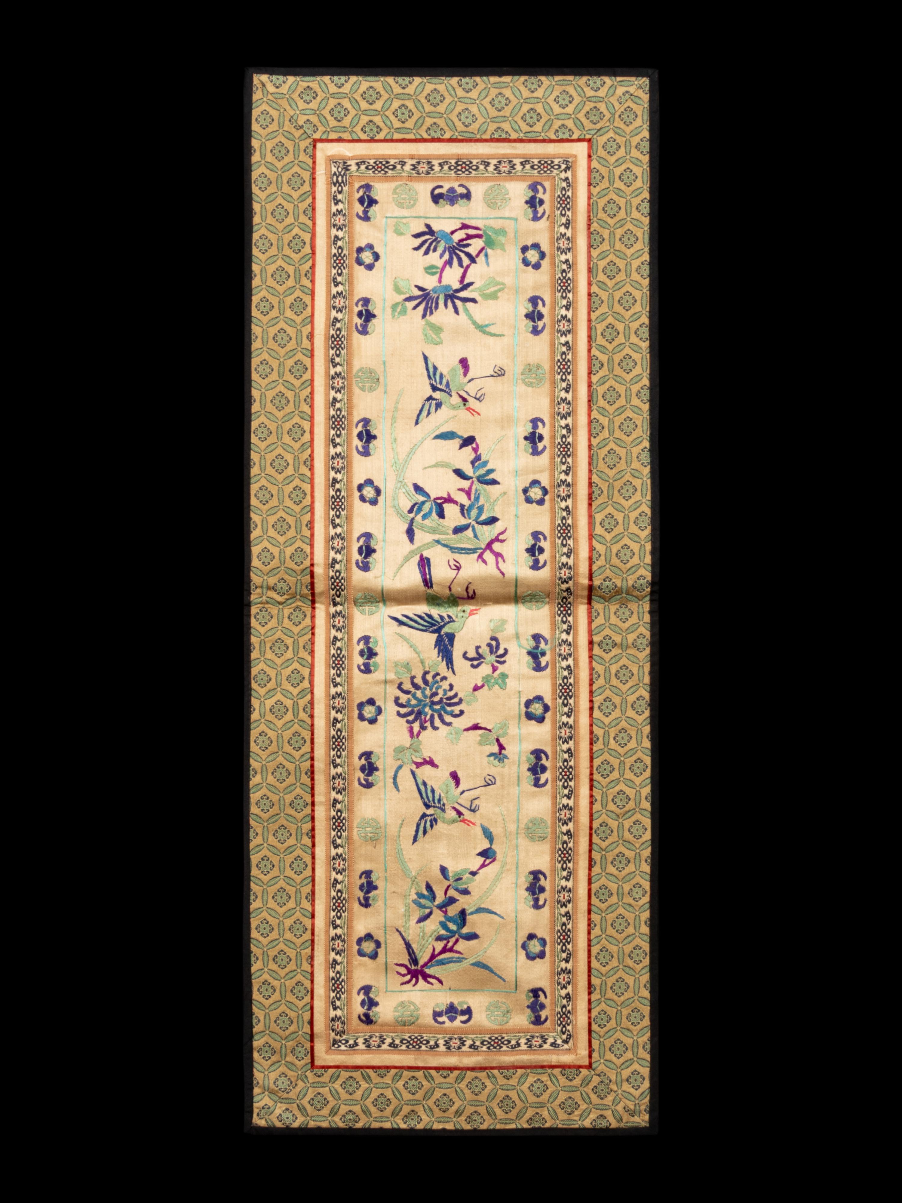 A Collection of 33 Chinese Embroidered Silk Panels 近代 綉片33幅