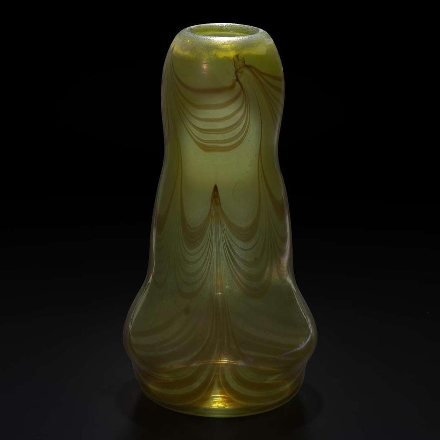 Tiffany Studios A Large Gourd-Form Decorated Favrile Vase, New York, 1919