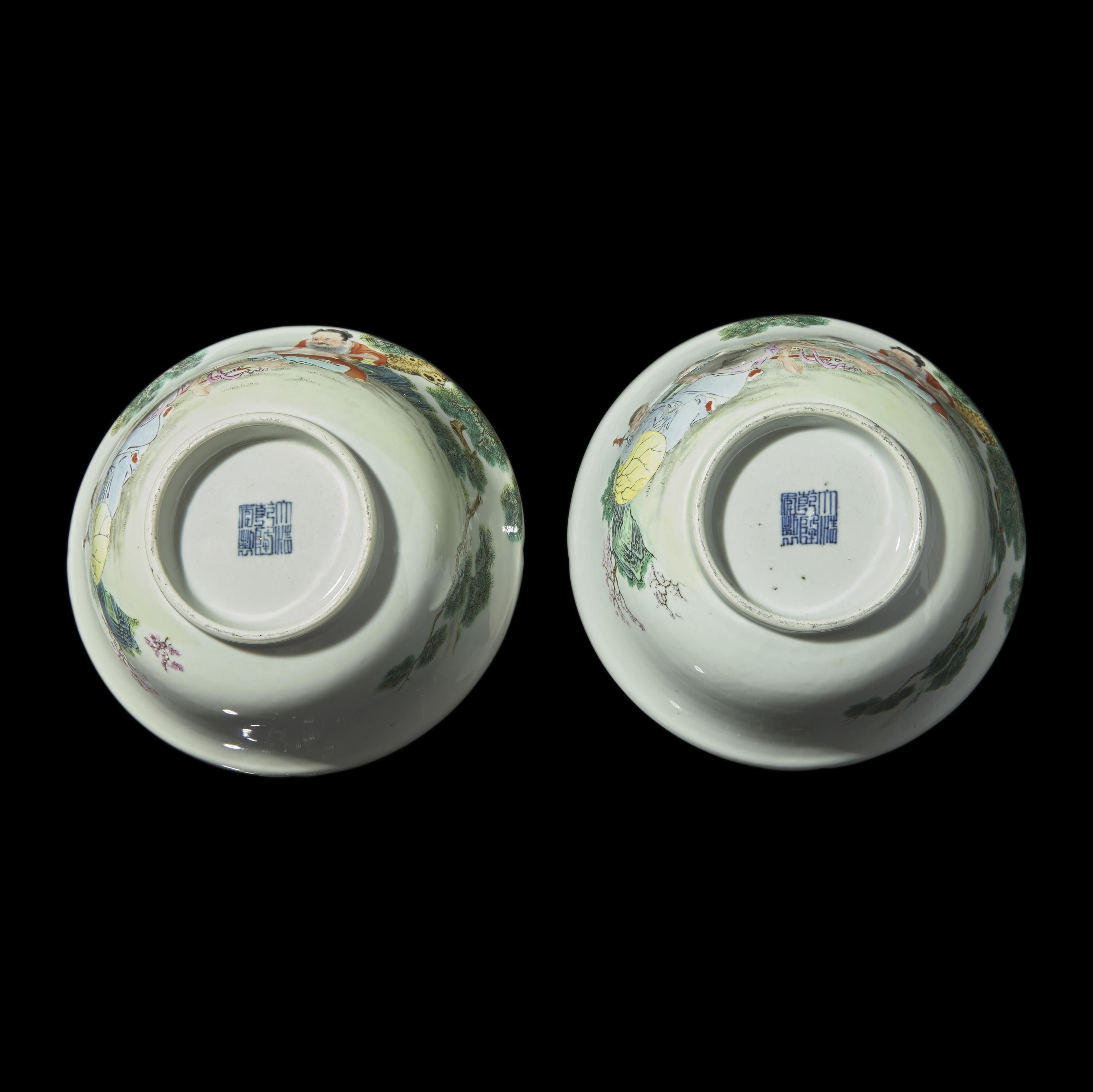 A Pair of Chinese Famille Rose 'Immortals' Bowls, Late Qing-Republic Period 晚清-民國 粉彩仙人圖花口碗一對