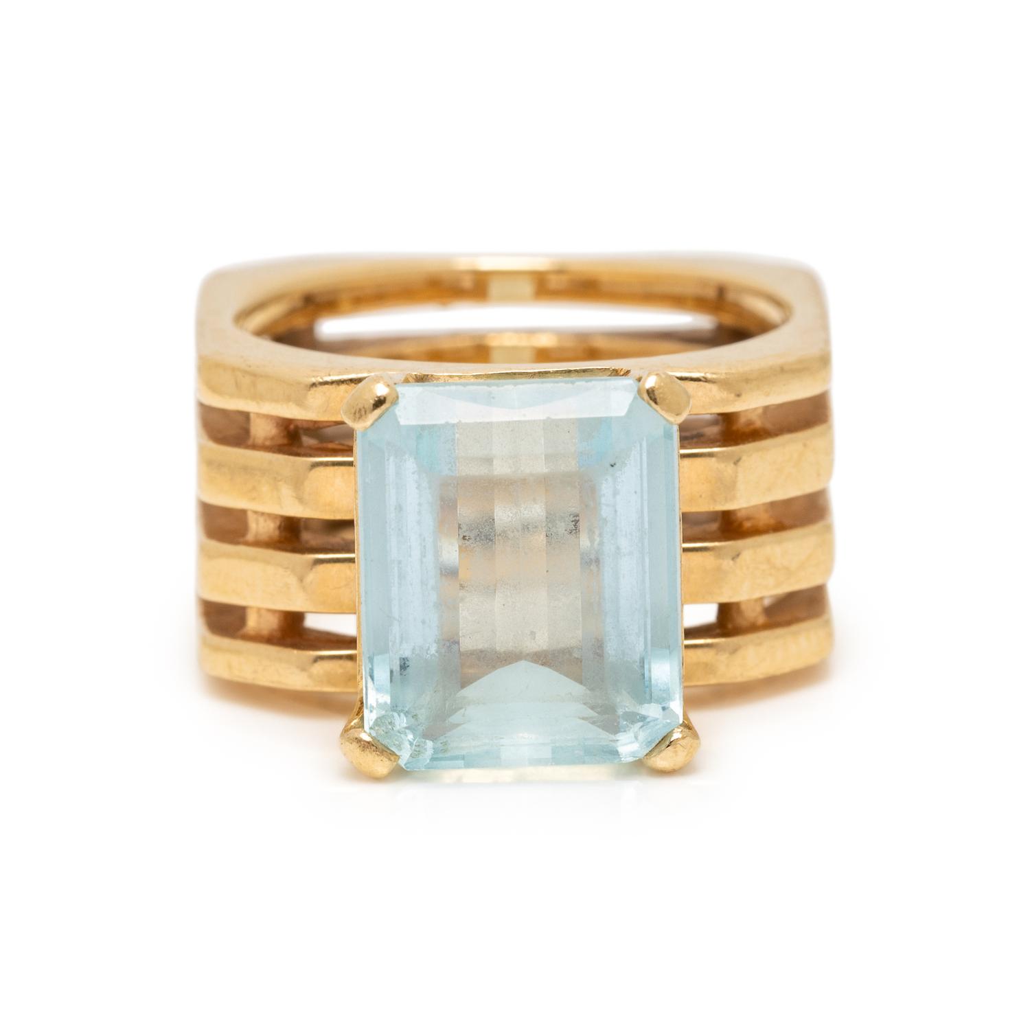 YELLOW GOLD AND AQUAMARINE RING
