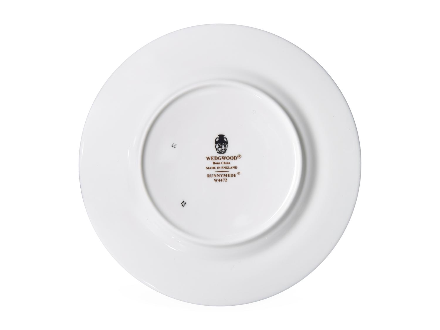 A Wedgwood Runnymede Porcelain Dinner Service