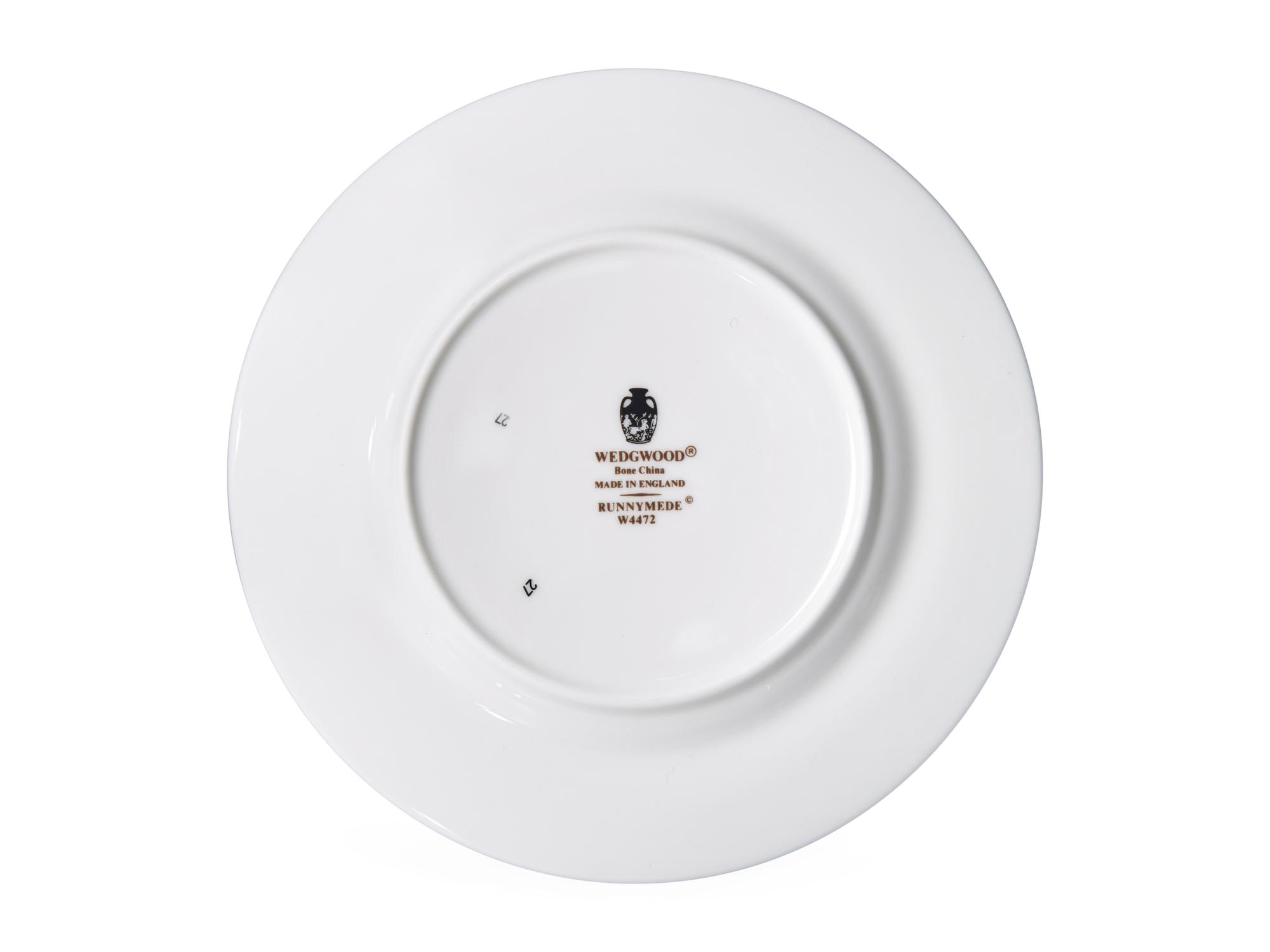 A Wedgwood Runnymede Porcelain Dinner Service