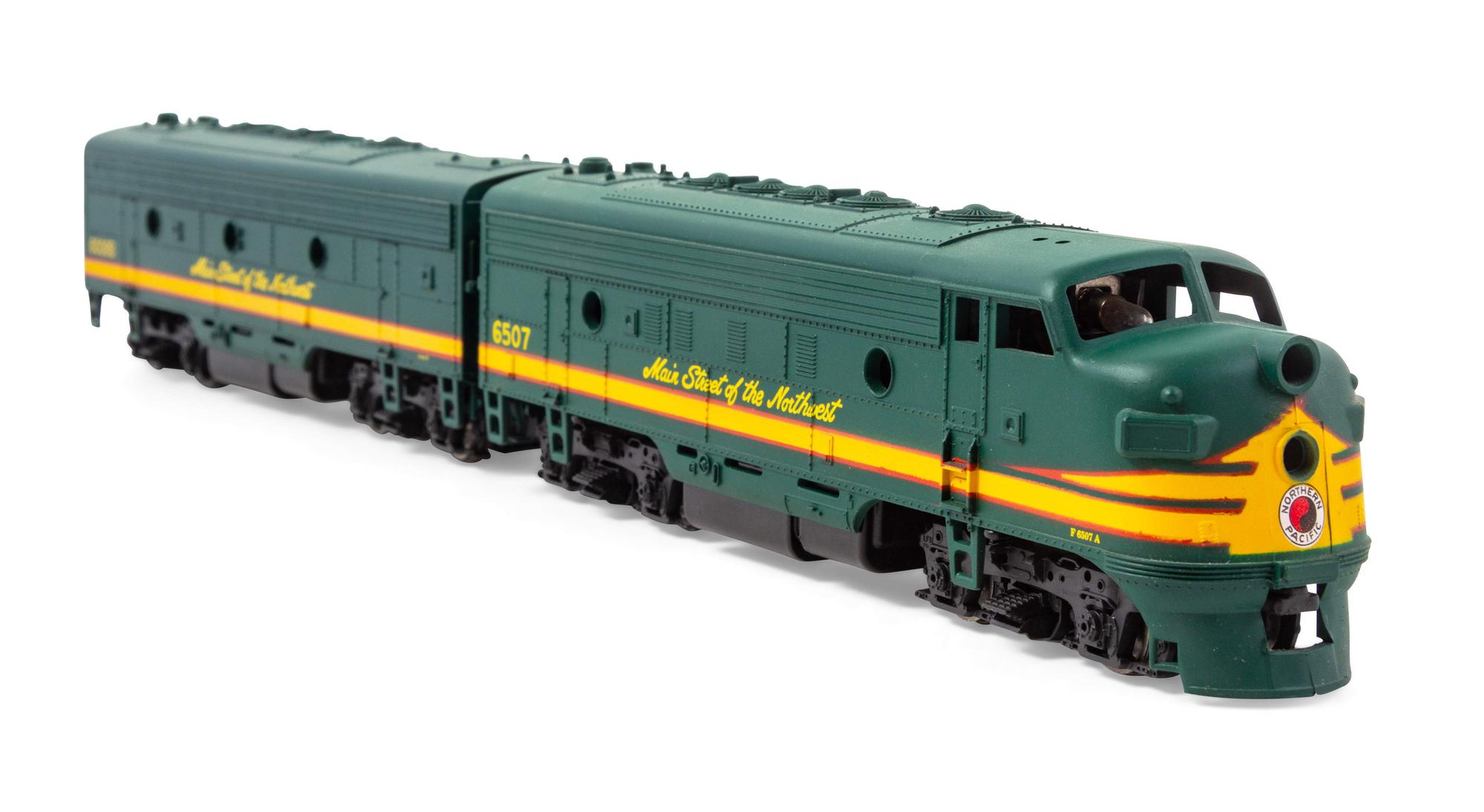 A Polychrome Resin HO-Gauge Northern Railway-Main Street of the North West Two-Car Diesel Locomotive