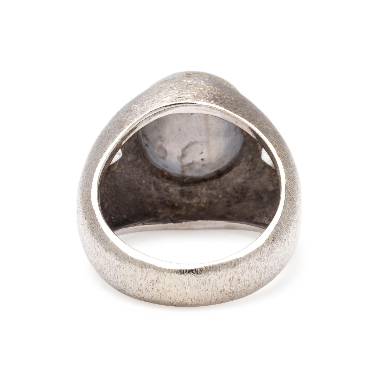 WHITE GOLD, STAR SAPPHIRE AND DIAMOND RING