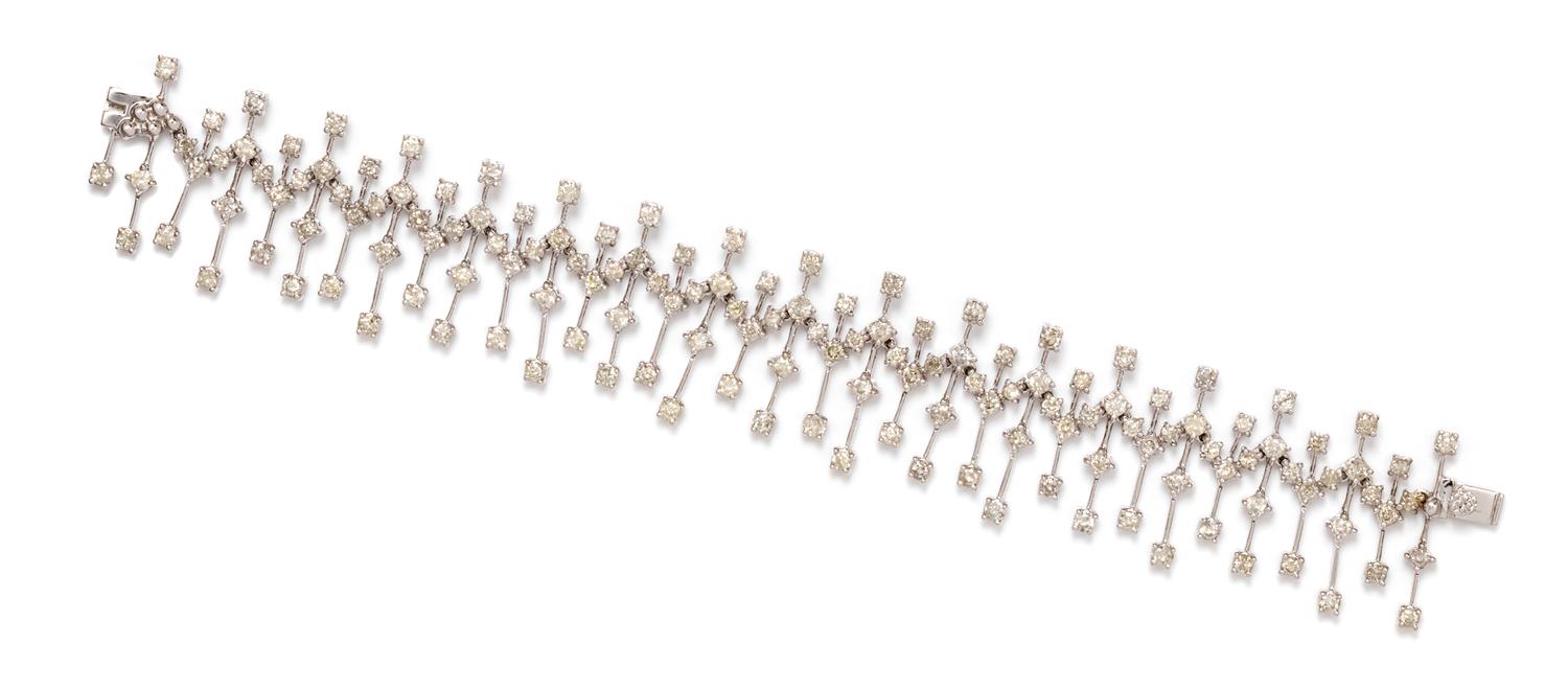 An 18 Karat White Gold and Diamond Bracelet, 16.90 dwts.