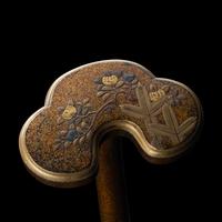 A Japanese Gold Lacquer Sword Stand, Tachi-kake, with Wood Box, Meiji Period 日本明治時期 梨子地松橘蒔繪太刀拵