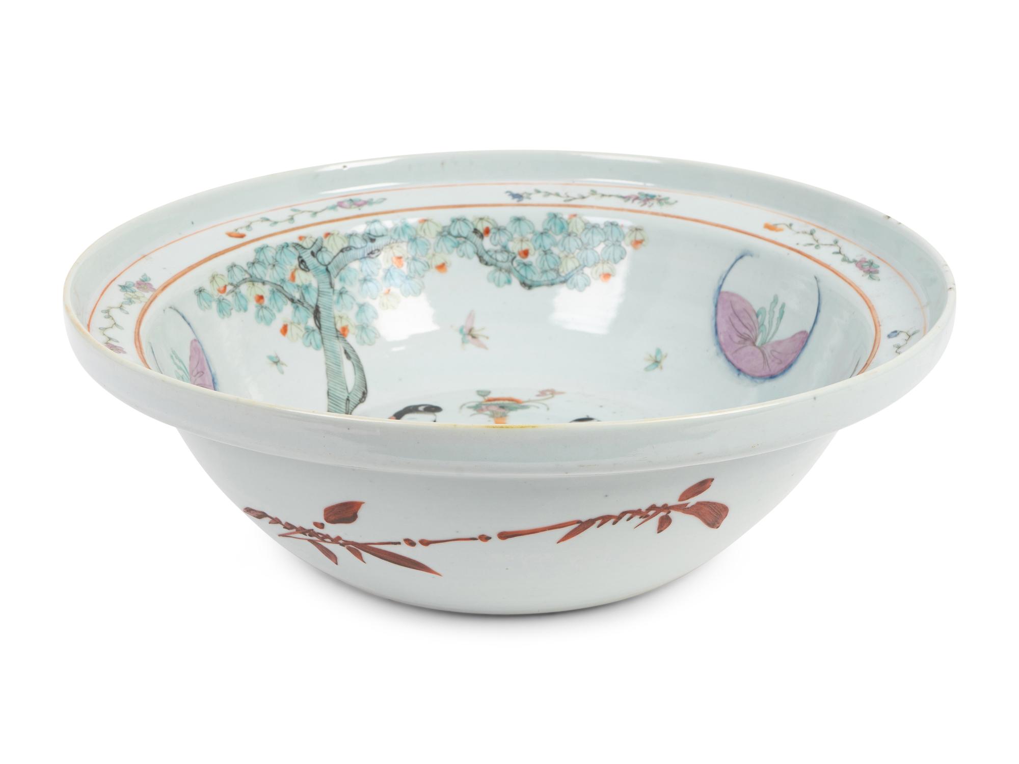 A Chinese Famille Rose Porcelain Basin — 19TH CENTURY
