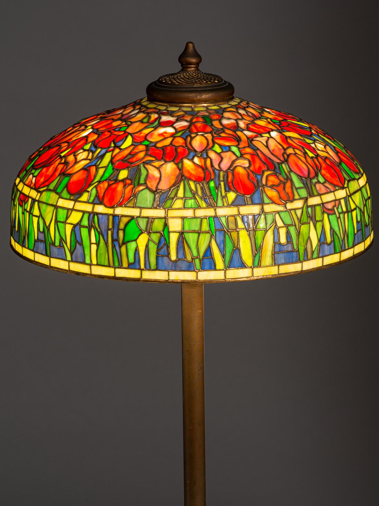 Tulip Floor Lamp with Piano Base