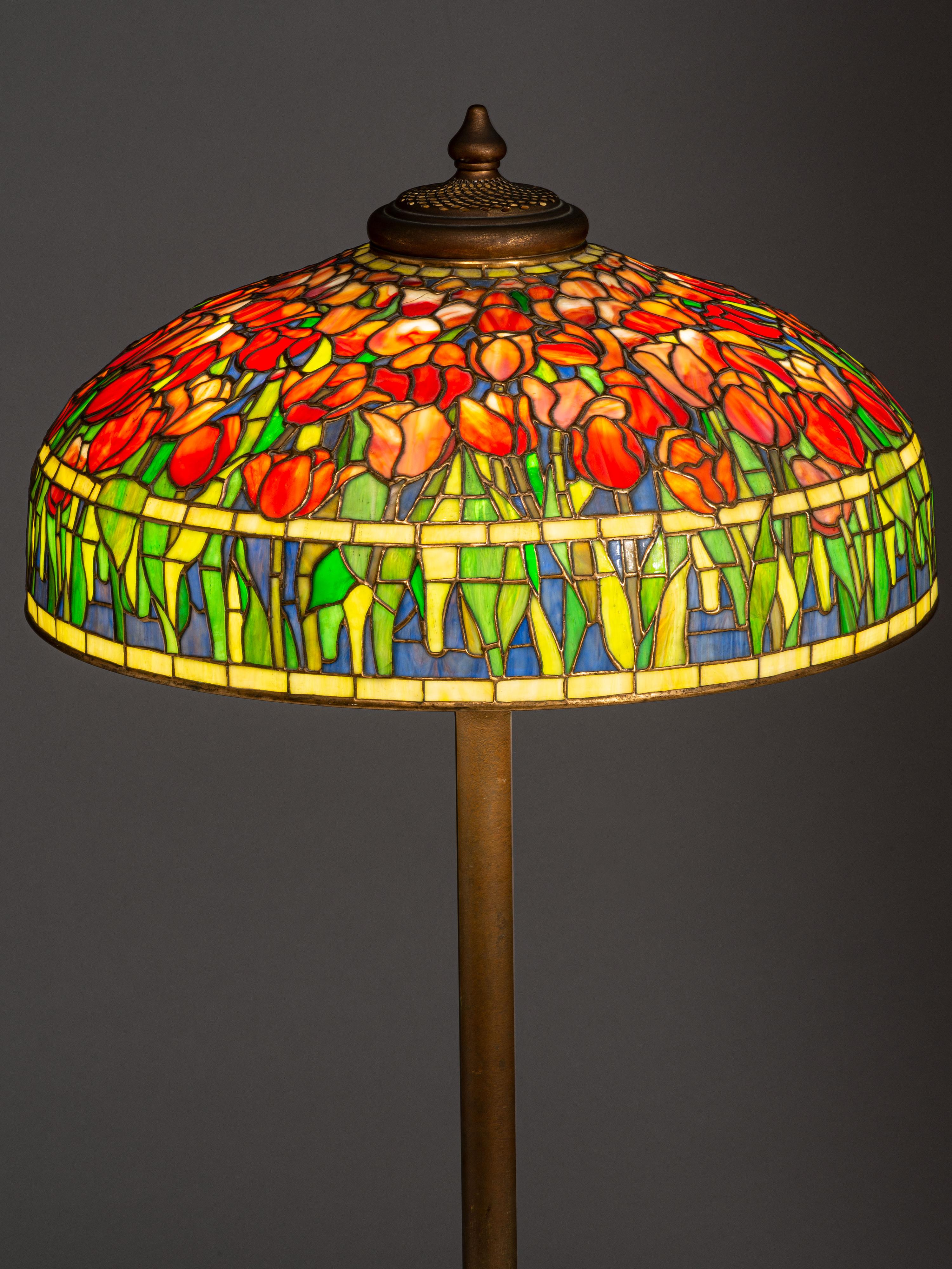 Tulip Floor Lamp with Piano Base