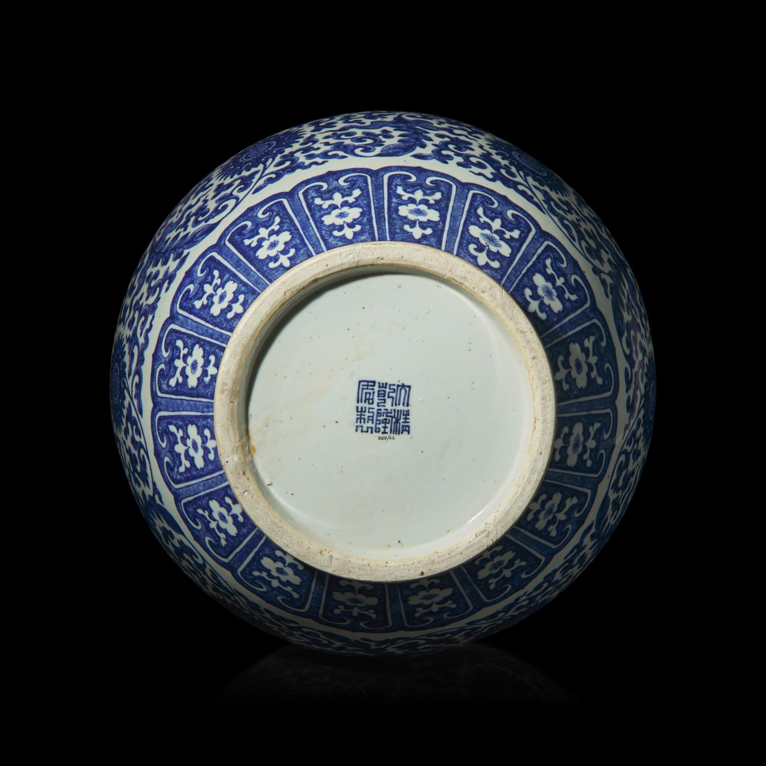 A Large Chinese Blue and White Porcelain Hu Vase, 20th Century 近代 乾隆款青花纏枝蓮紋鋪首壺
