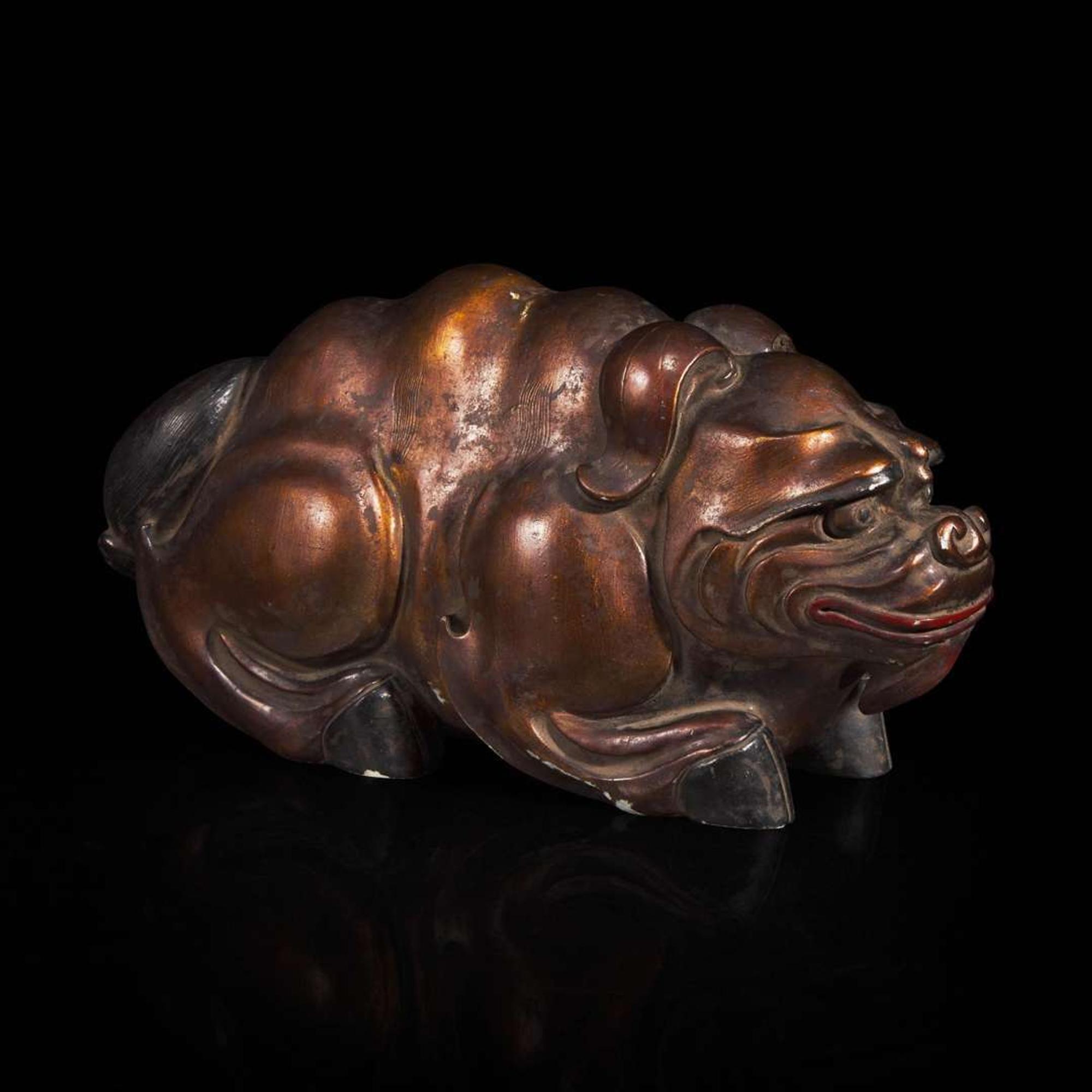 An unusual Chinese gilt-lacquered jade mythical beast 珍罕漆金玉雕瑞兽