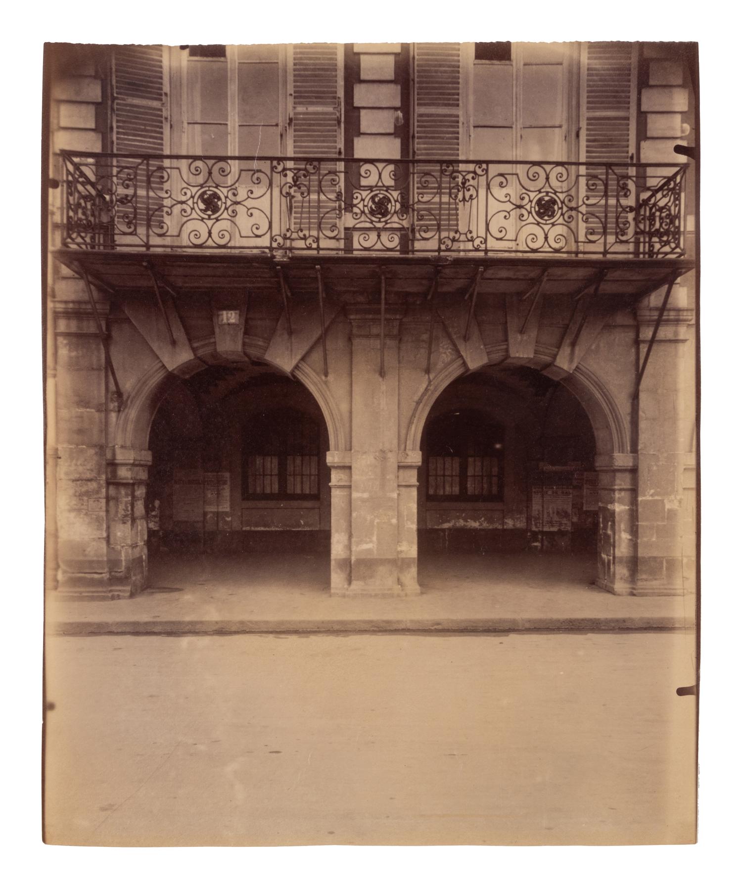 A group of four photographs ( Hôtel de Mainville, place des Vosges 12 , 1911-1912; Hôtel de Canhillac, place des Vosges 14 , 1911-1912; Hôtel de Nevers, 18 rue Seguier , 1908; Hôtel Beauffremont, rue de Grenelle 87 , 1901)
