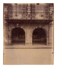 A group of four photographs ( Hôtel de Mainville, place des Vosges 12 , 1911-1912; Hôtel de Canhillac, place des Vosges 14 , 1911-1912; Hôtel de Nevers, 18 rue Seguier , 1908; Hôtel Beauffremont, rue de Grenelle 87 , 1901)