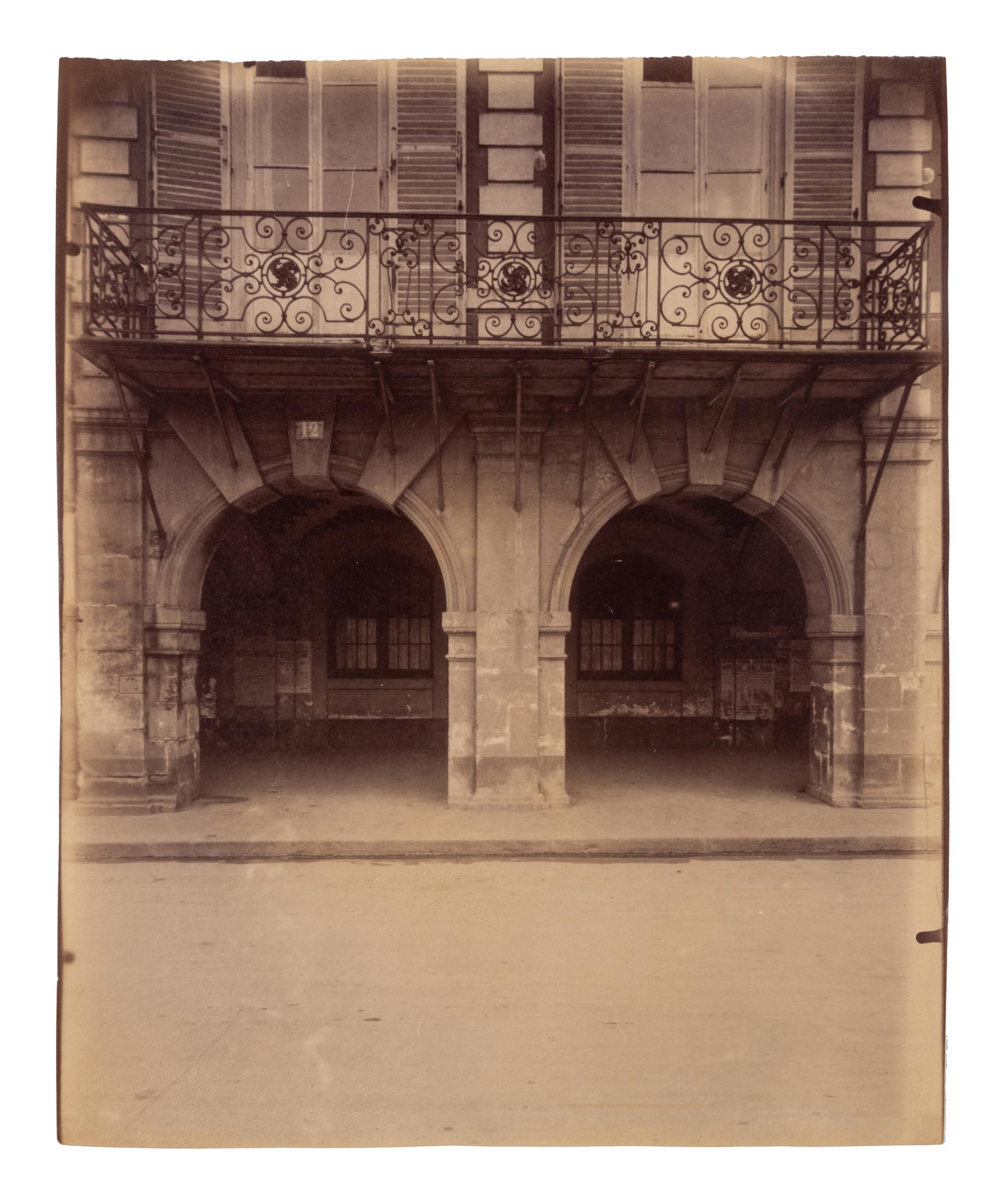 A group of four photographs ( Hôtel de Mainville, place des Vosges 12 , 1911-1912; Hôtel de Canhillac, place des Vosges 14 , 1911-1912; Hôtel de Nevers, 18 rue Seguier , 1908; Hôtel Beauffremont, rue de Grenelle 87 , 1901)