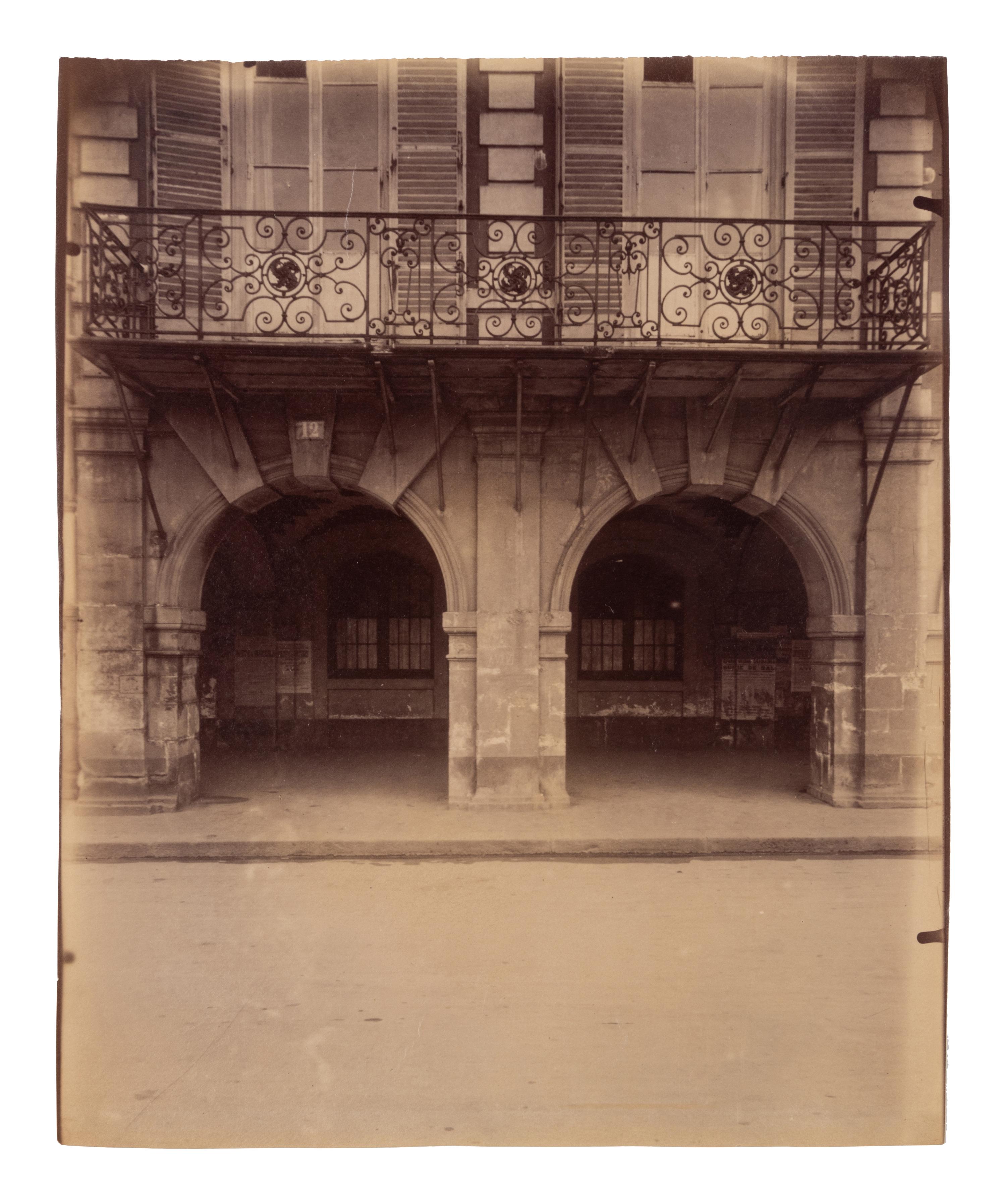 A group of four photographs ( Hôtel de Mainville, place des Vosges 12 , 1911-1912; Hôtel de Canhillac, place des Vosges 14 , 1911-1912; Hôtel de Nevers, 18 rue Seguier , 1908; Hôtel Beauffremont, rue de Grenelle 87 , 1901)