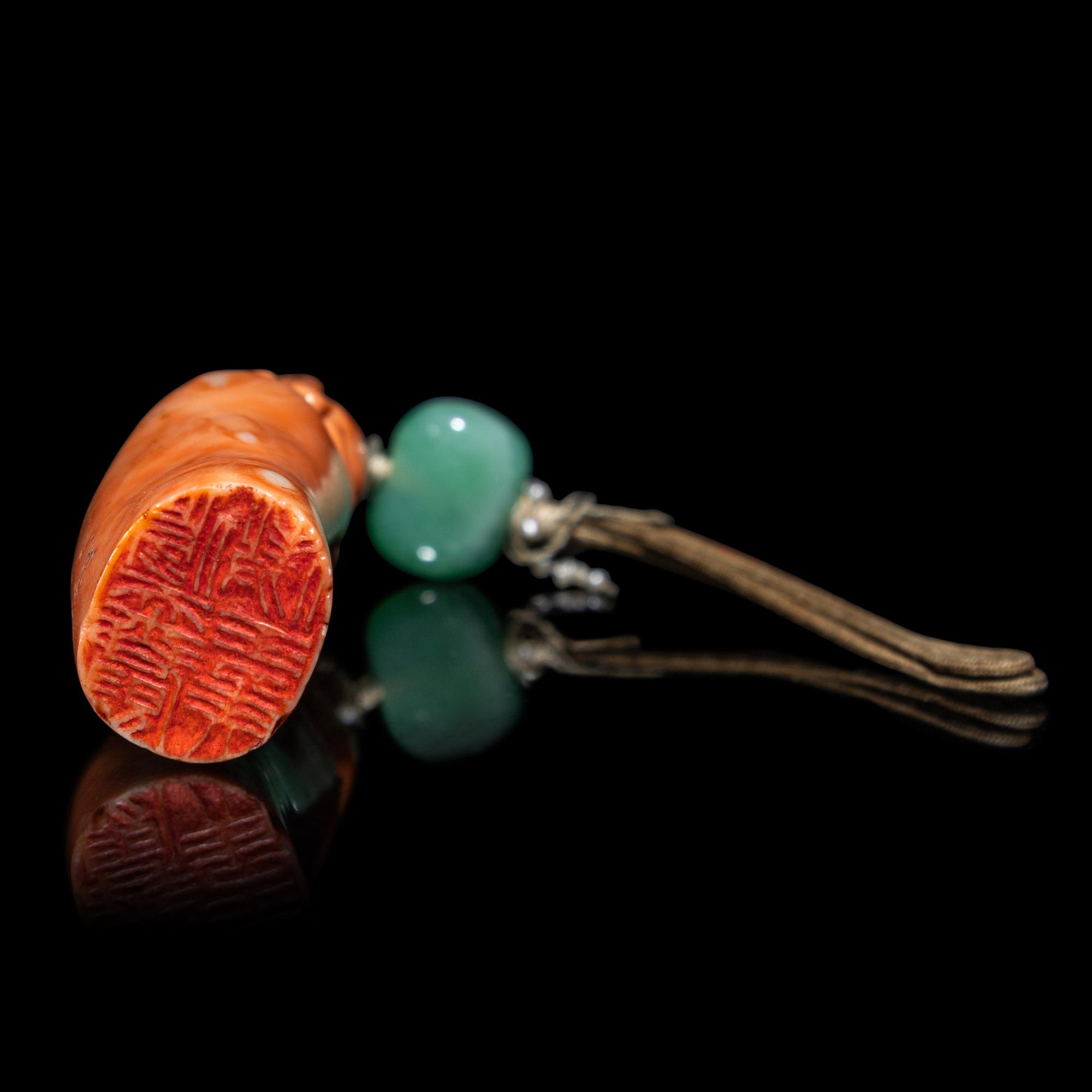 Two Chinese Red Coral Scholar's Objects, 19th-20th Century 晚清-民國 紅珊瑚鼻煙壺及獸鈕章