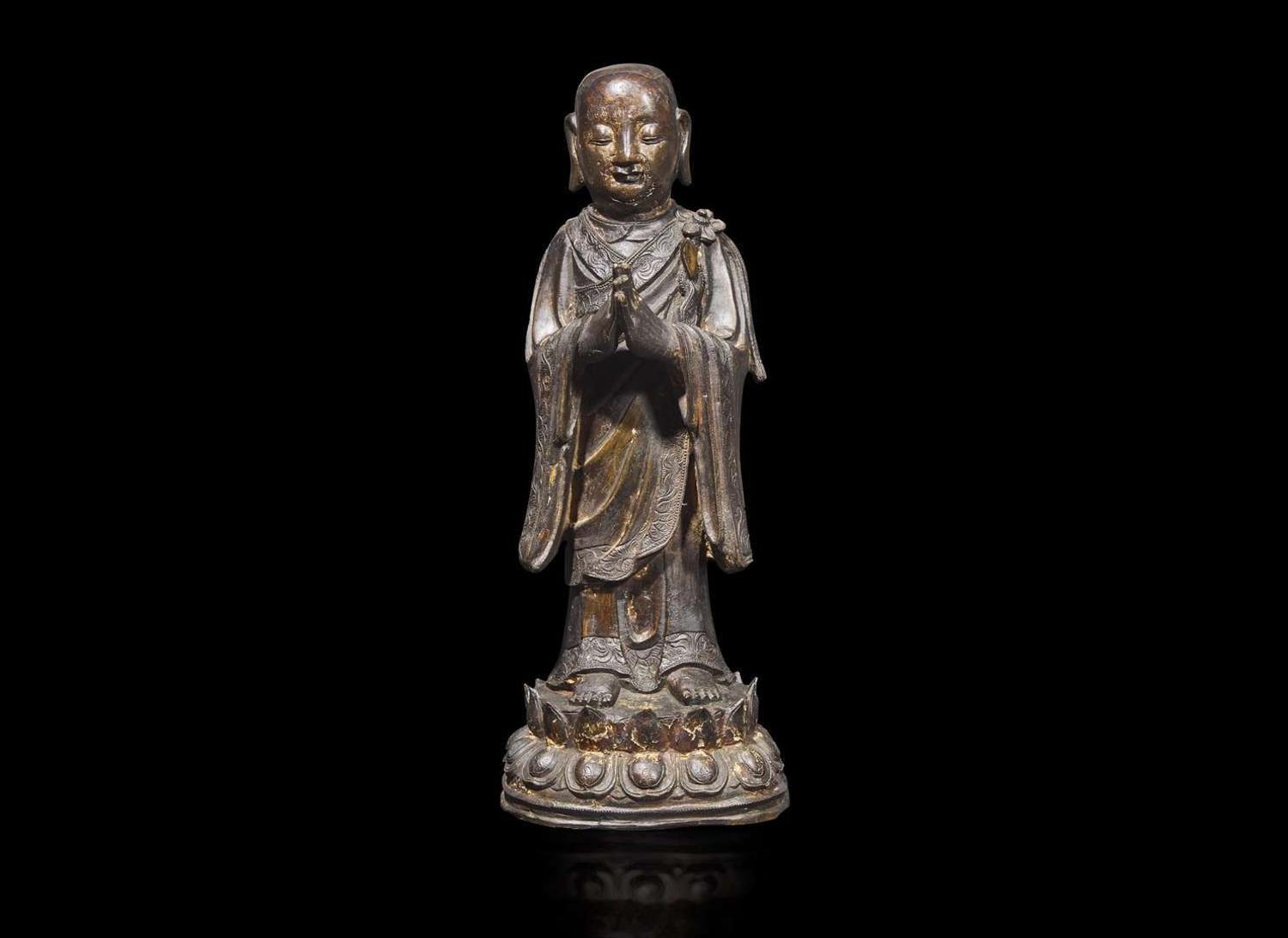 A Chinese patinated bronze figure of a lohan, Ming dynasty 加漆羅漢 明