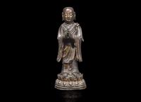 A Chinese patinated bronze figure of a lohan, Ming dynasty 加漆羅漢 明