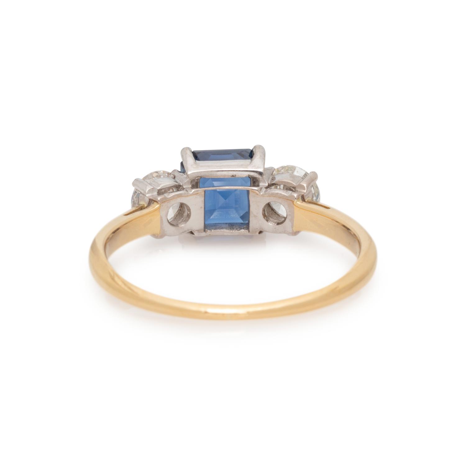 SAPPHIRE AND DIAMOND RING