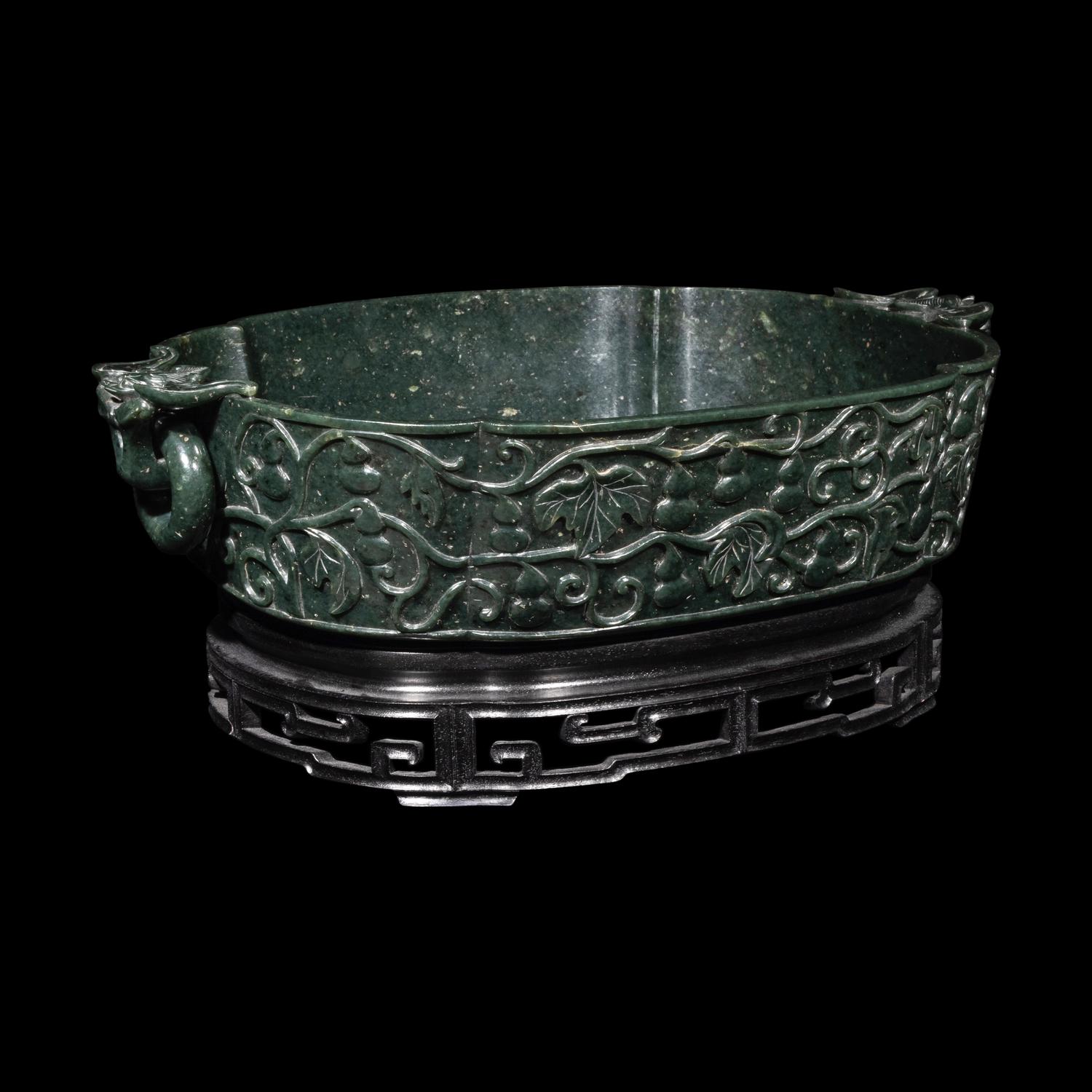 A Chinese Spinach Jade Marriage Bowl, Late Qing/Republic Period 晚清/民國 碧玉雕福祿萬代雙蝠活耳洗