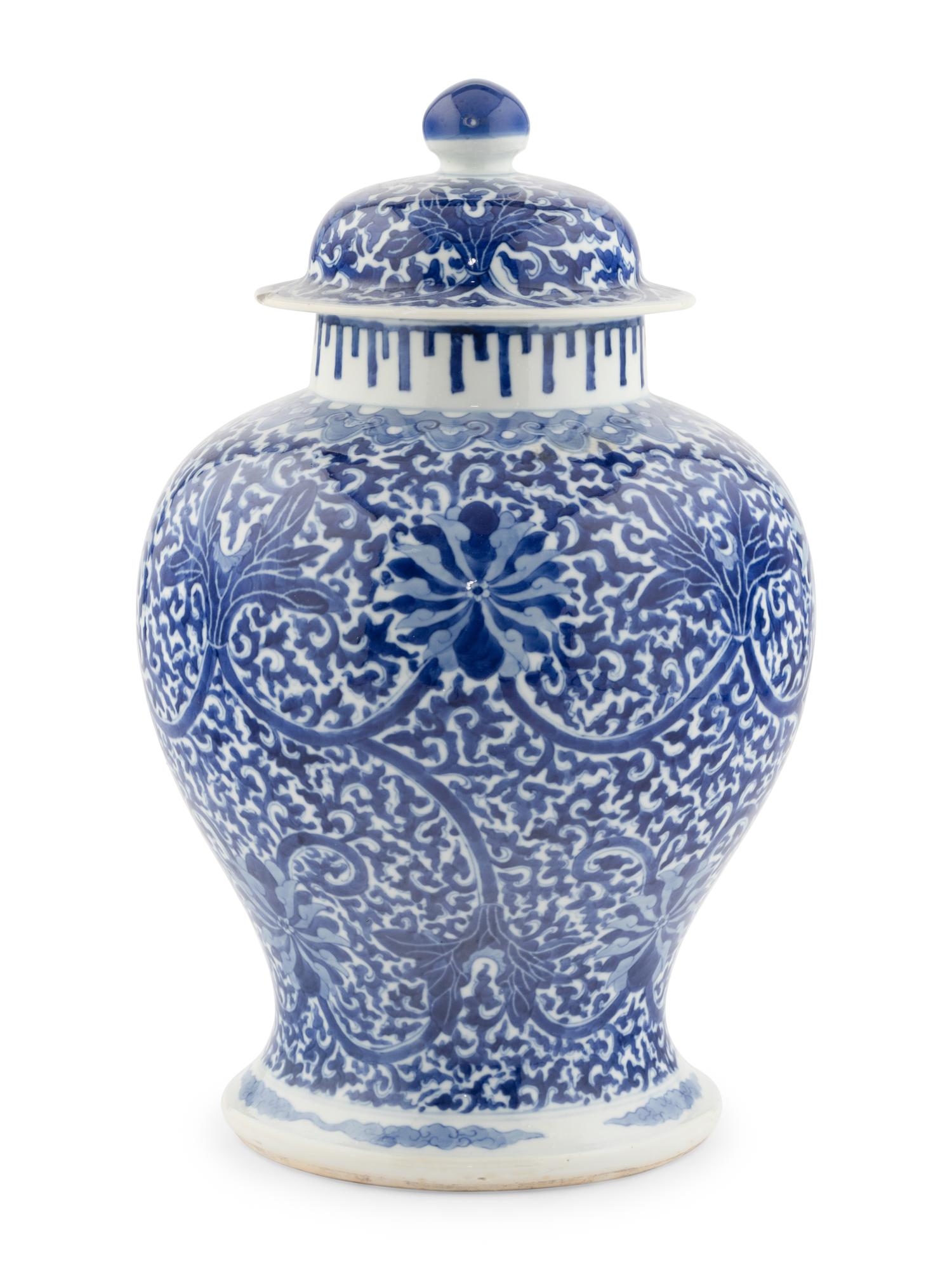 A Chinese Export Blue and White Porcelain Jar