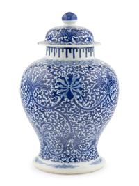 A Chinese Export Blue and White Porcelain Jar