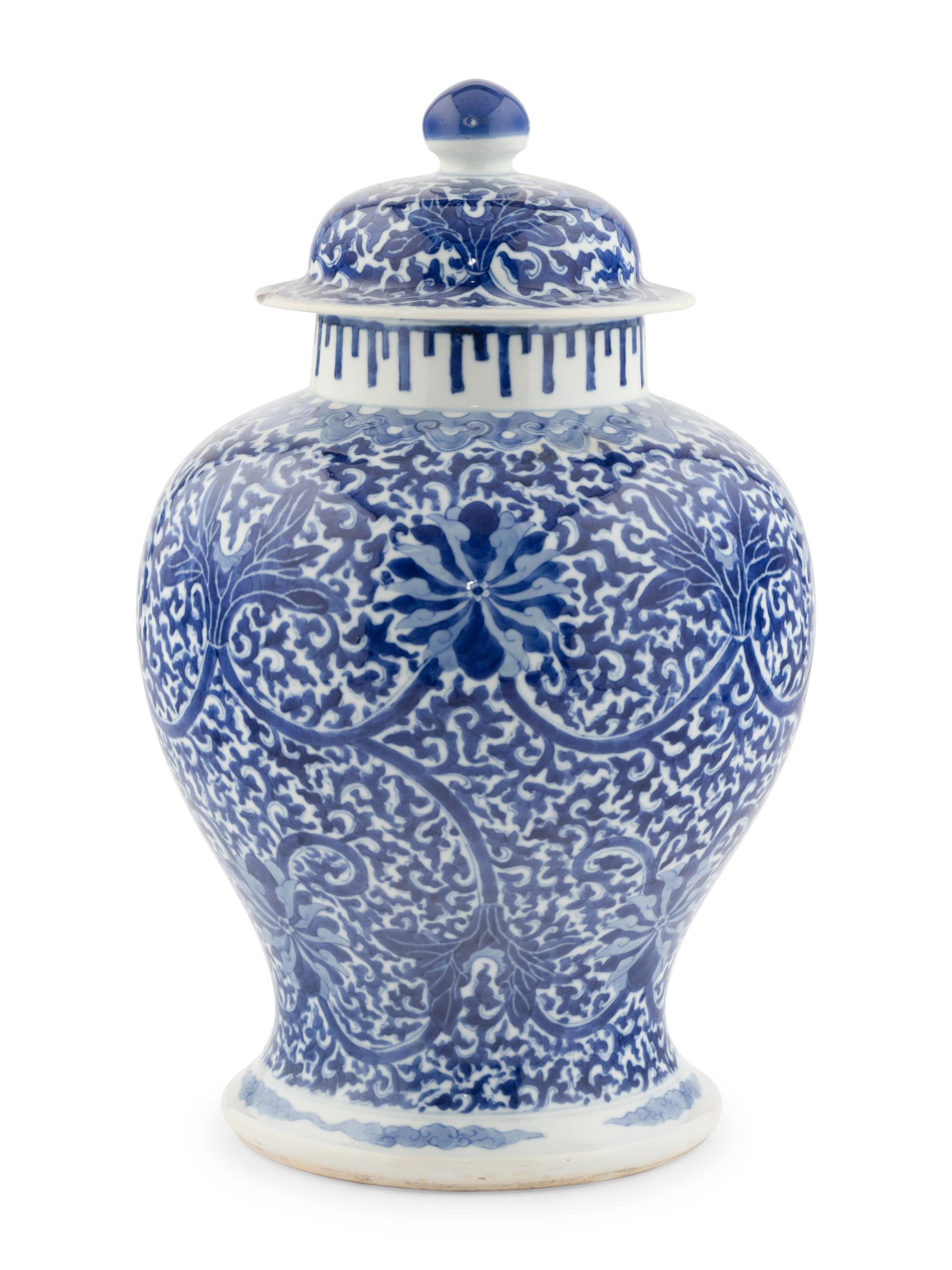 A Chinese Export Blue and White Porcelain Jar