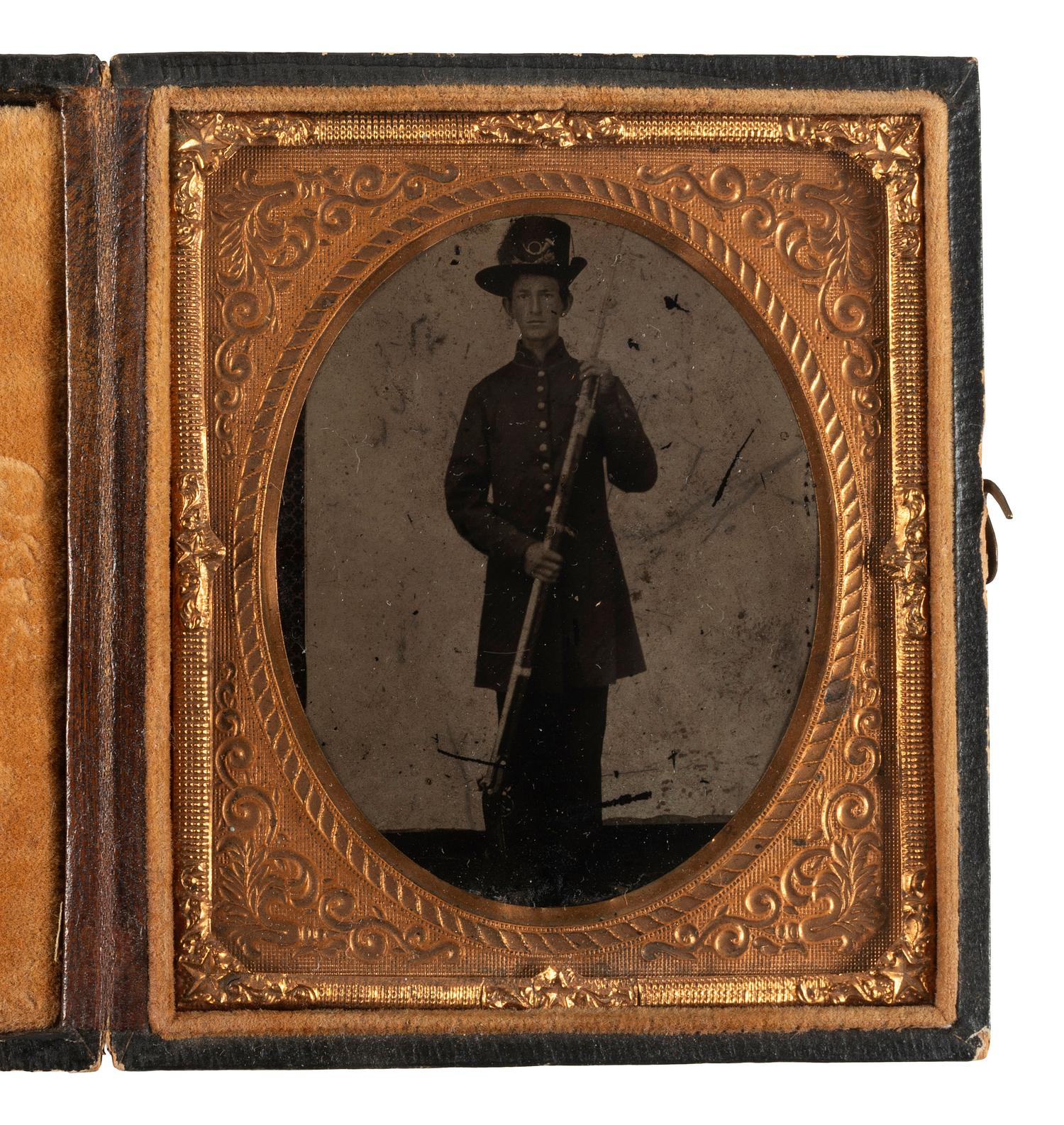 [CIVIL WAR]. Sixth plate tintype of a young Union infantry private with musket.
