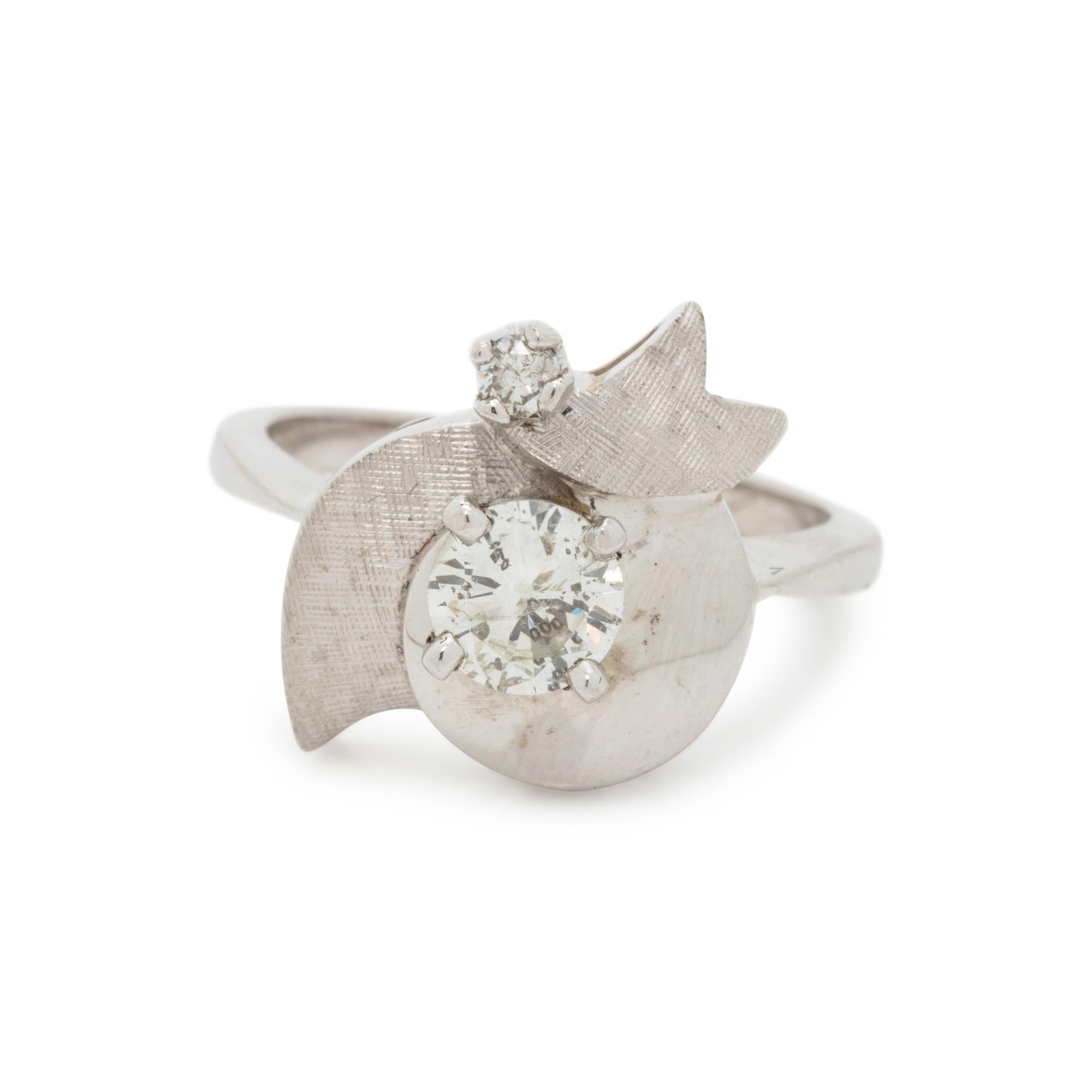 WHITE GOLD AND DIAMOND RING