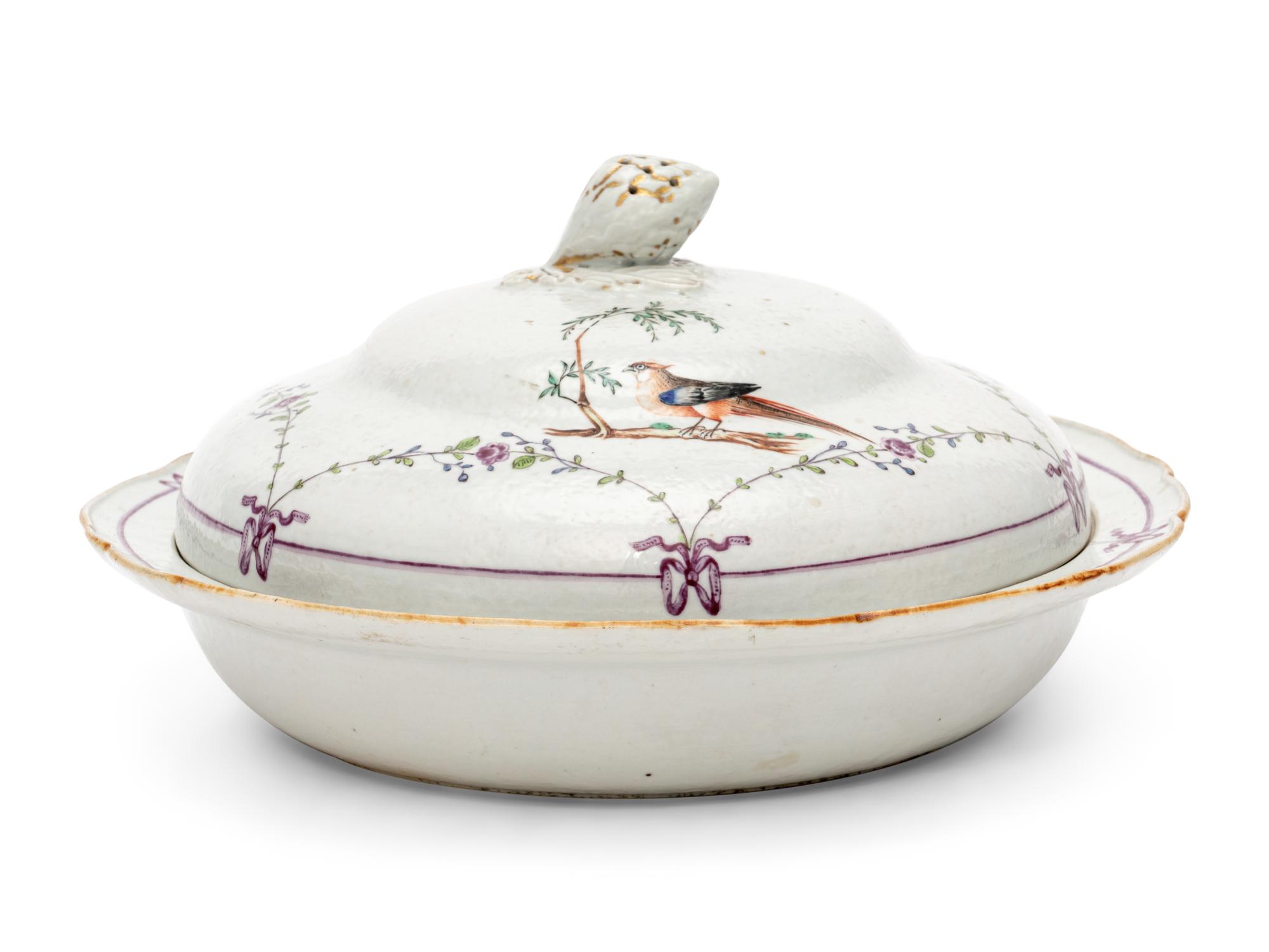 A Chinese Export Porcelain Entrée Dish and Cover