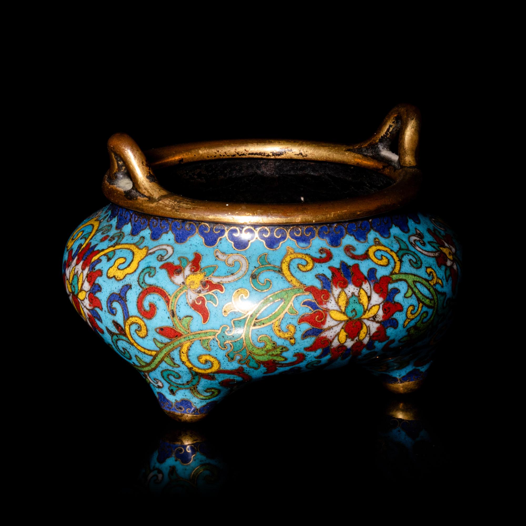 A Chinese Cloisonné Enamel Incense Burner, Qianlong Period Mark and Period 清乾隆 銅胎掐絲琺瑯纏枝蓮三足爐 ’乾隆年製·千‘款