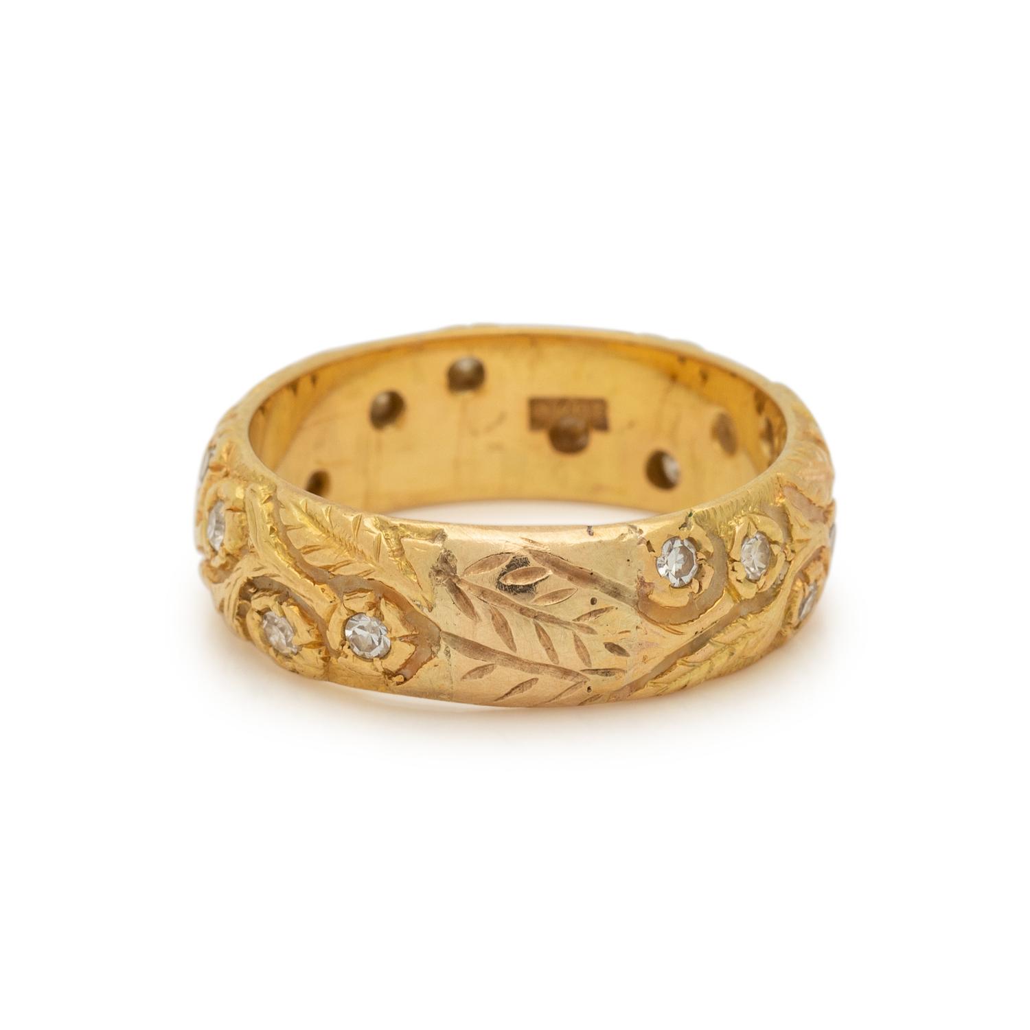 YELLOW GOLD AND DIAMOND RING