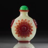 A Chinese Ruby-Overlay Glass Snuff Bottle, Qing Dynasty, Circa 1730-1780 — 1730-1780年 白地套寶石紅料菊花紋鼻煙壺