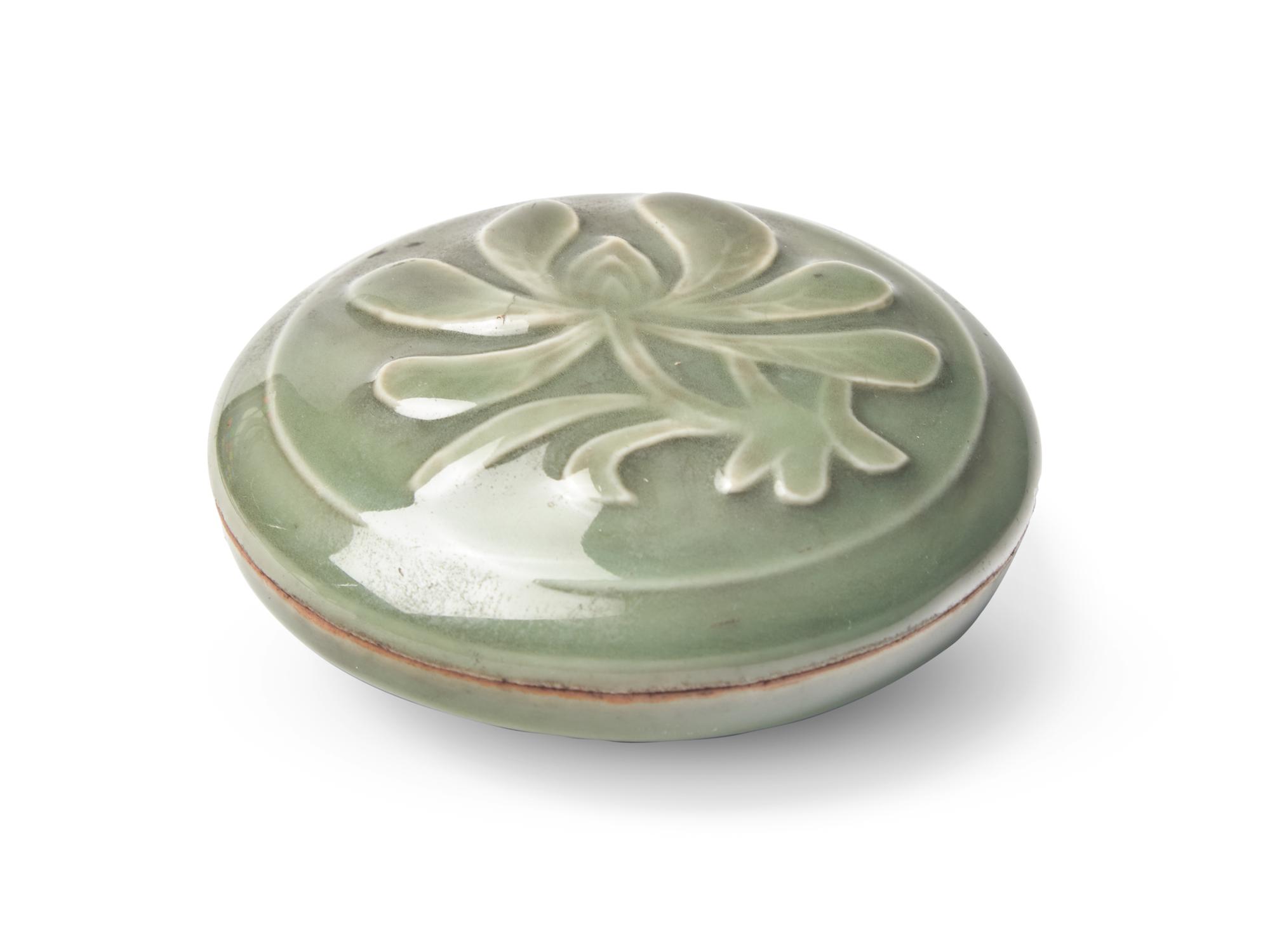 A Chinese Yaozhou Style Celadon Cosmetic Box