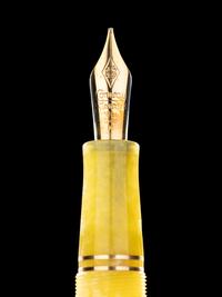 Conway Stewart: Churchill-Yellow Limited Edition Fountain Pen and Ink Set