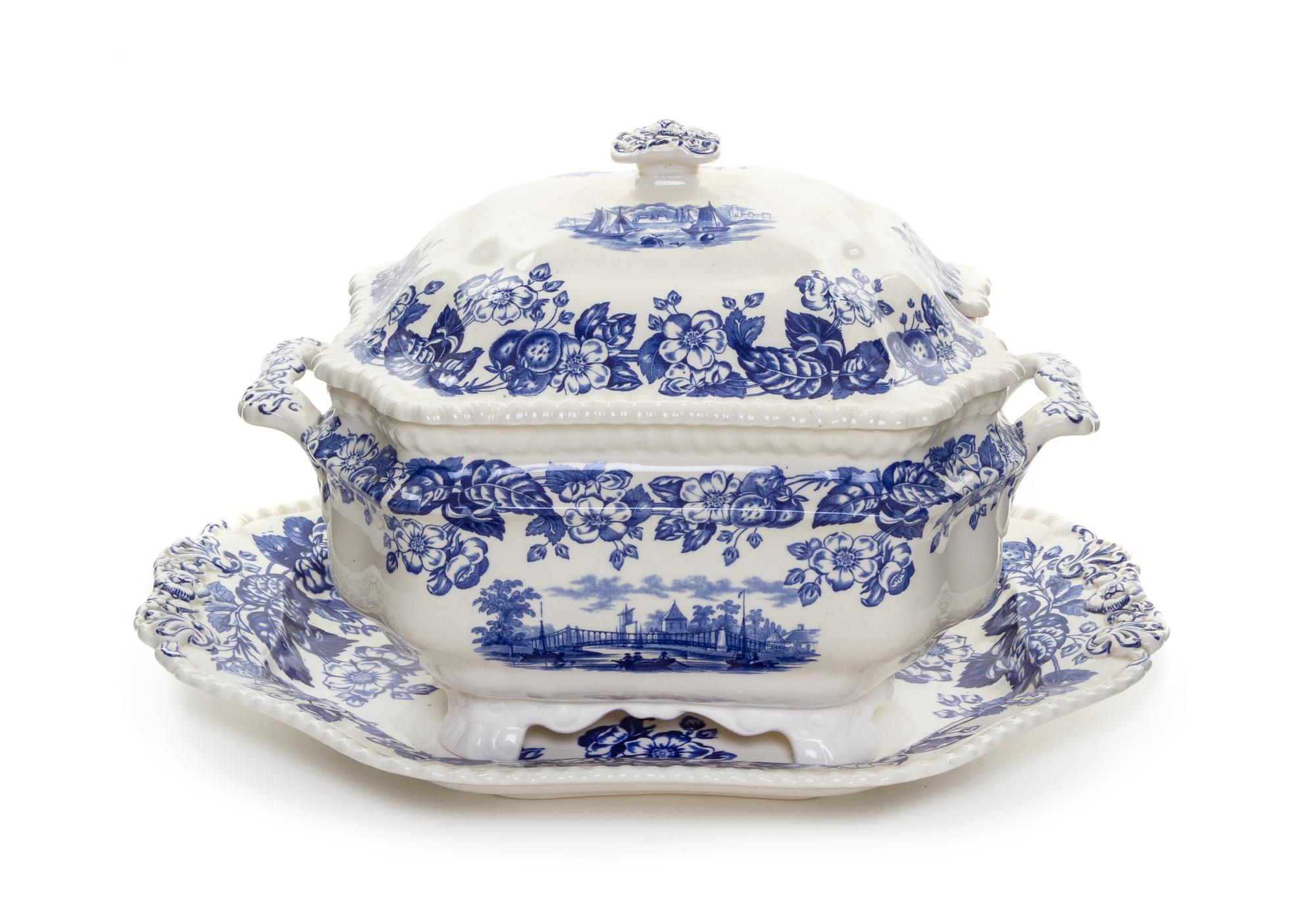 An English Transfer Decorated Covered Tureen and Stand, SPODE, Width of widest 16 inches. — SPODE,