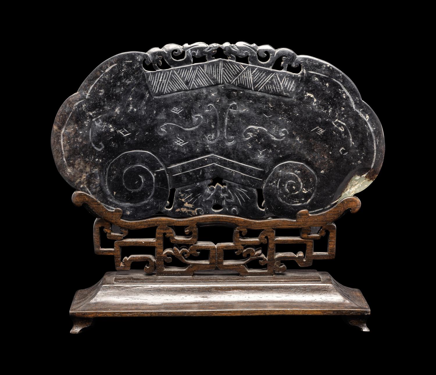 Two Chinese Jade and Jadeite Articles 近代 玉磬及玉瓶