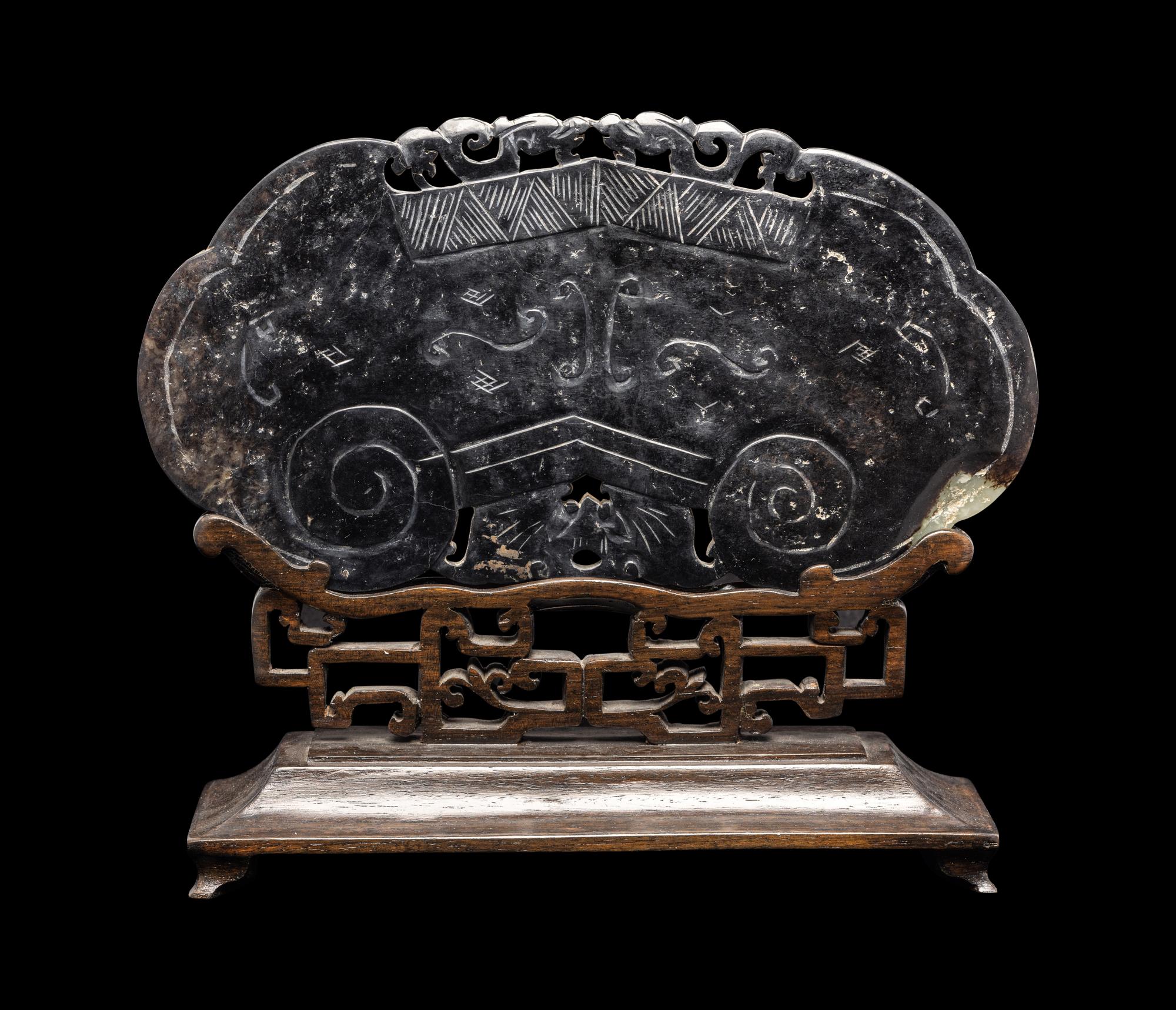 Two Chinese Jade and Jadeite Articles 近代 玉磬及玉瓶