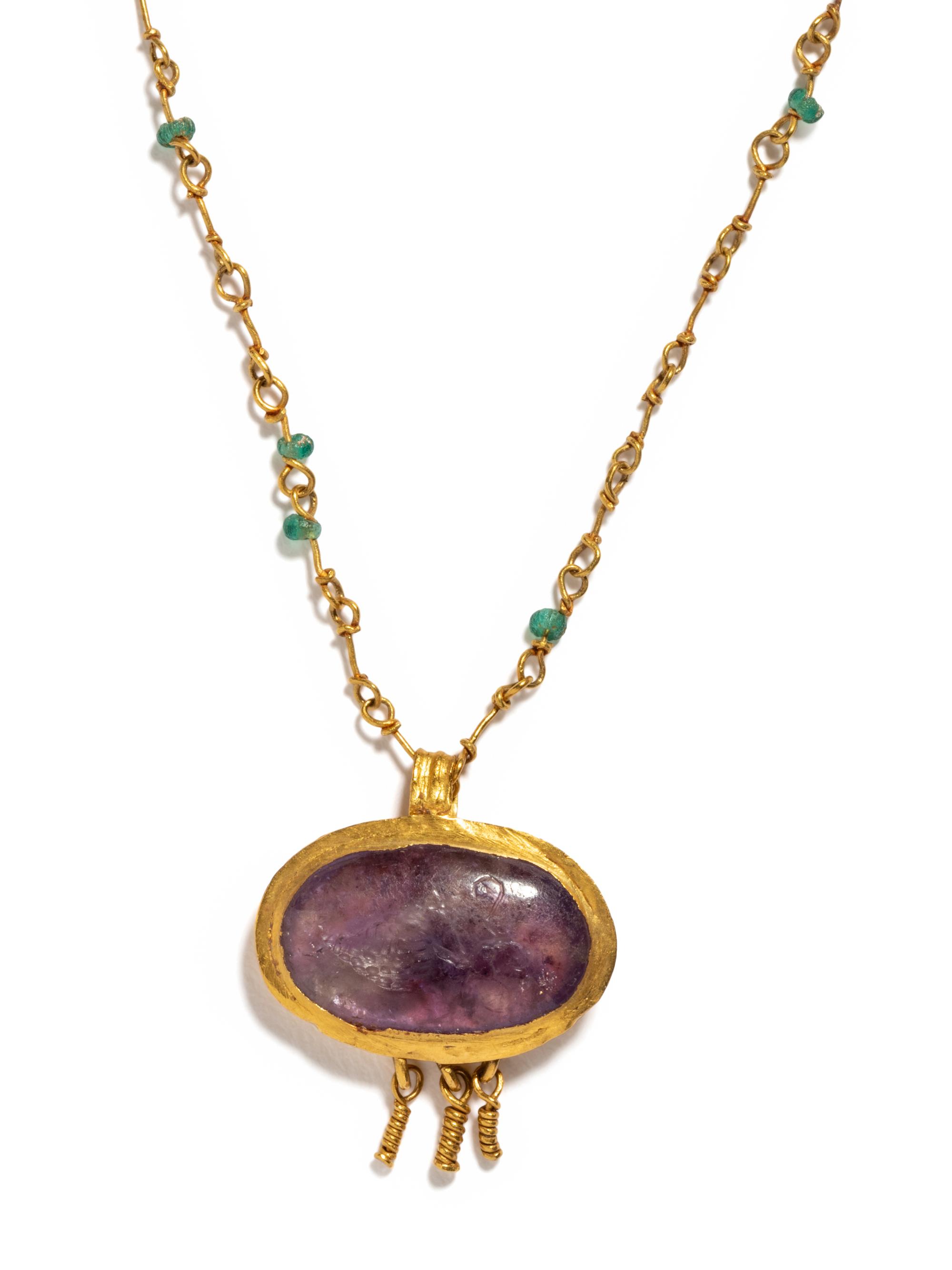 A Roman Gold and Amethyst Necklace with a Bunch of Grapes