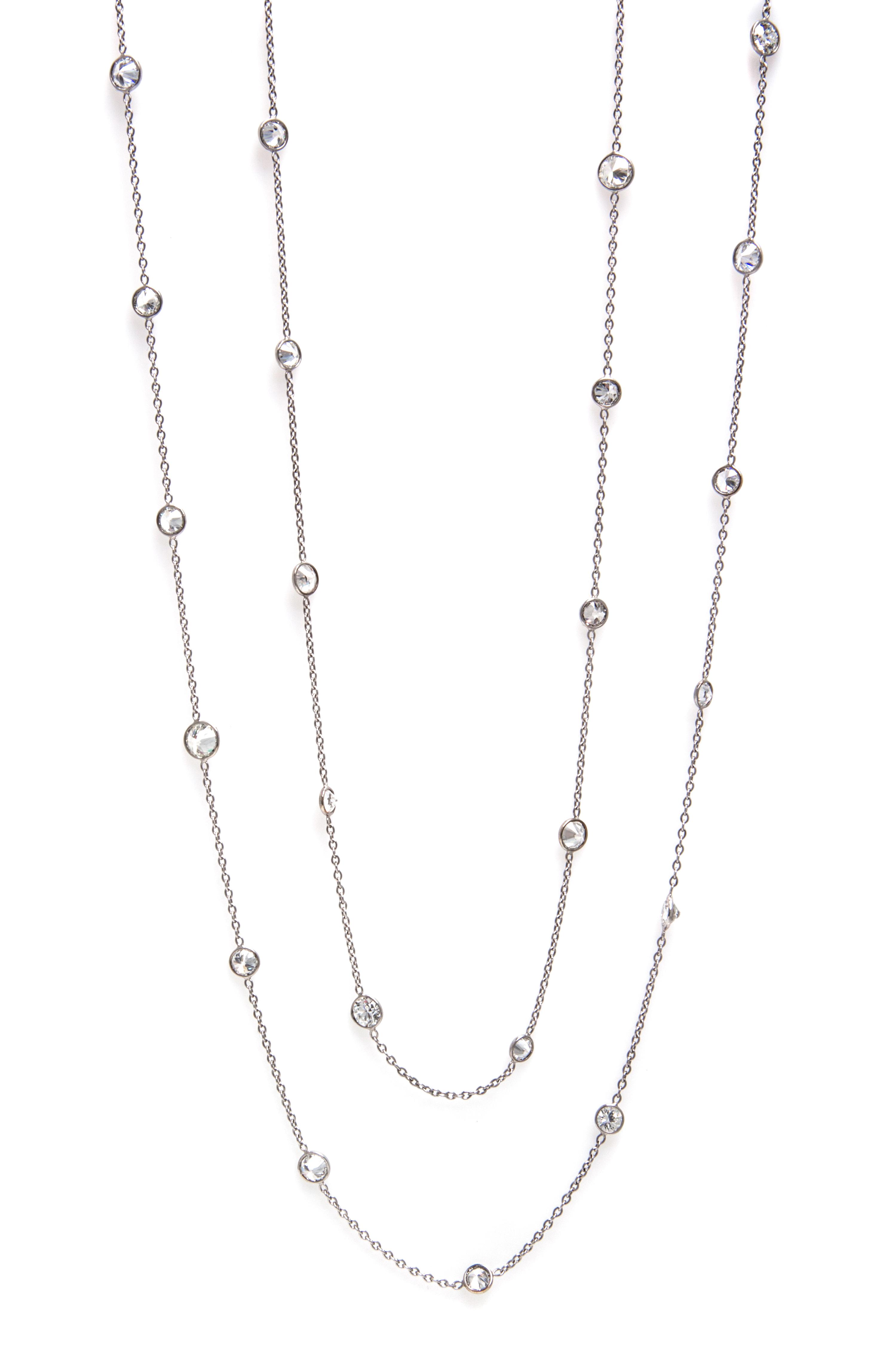 An 18 Karat White Gold and Diamond Station Necklace, 6.40 dwts.