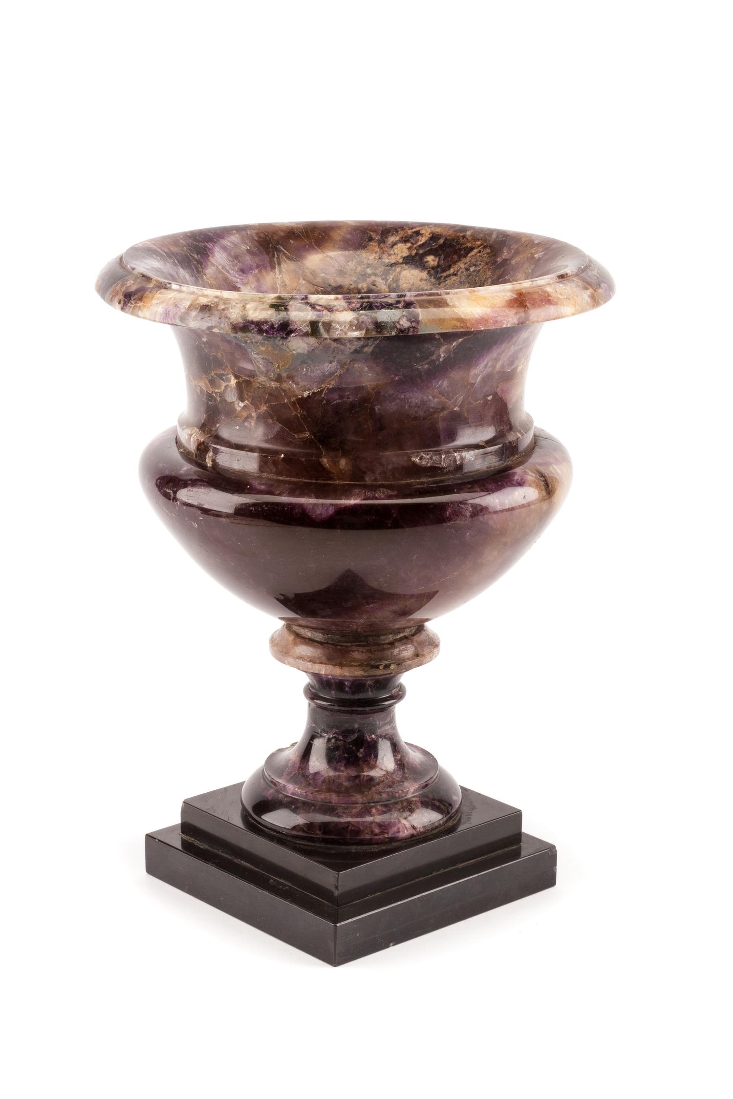 An English Blue John Urn Height 12 1/2 x diameter 9 1/4 inches. — 19TH CENTURY
