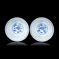 A Pair of Blue and White 'Phoenix' Cups, Jiajing Mark, 16th/17th Century 明晚期 嘉靖款青花穿花鳳紋杯一對