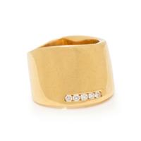 YELLOW GOLD AND DIAMOND RING
