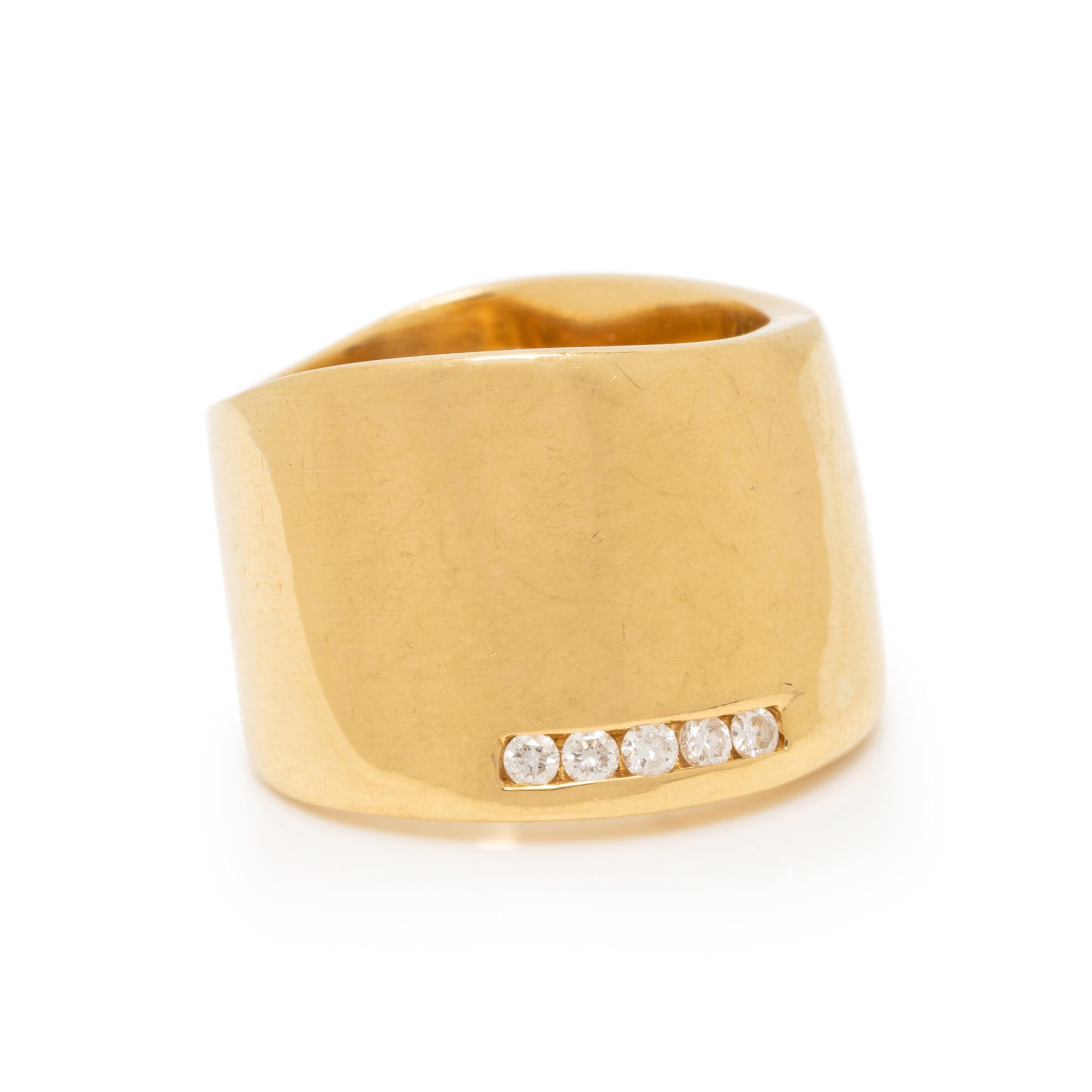 YELLOW GOLD AND DIAMOND RING