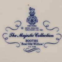 An Extensive Royal Doulton Porcelain Dinner Service