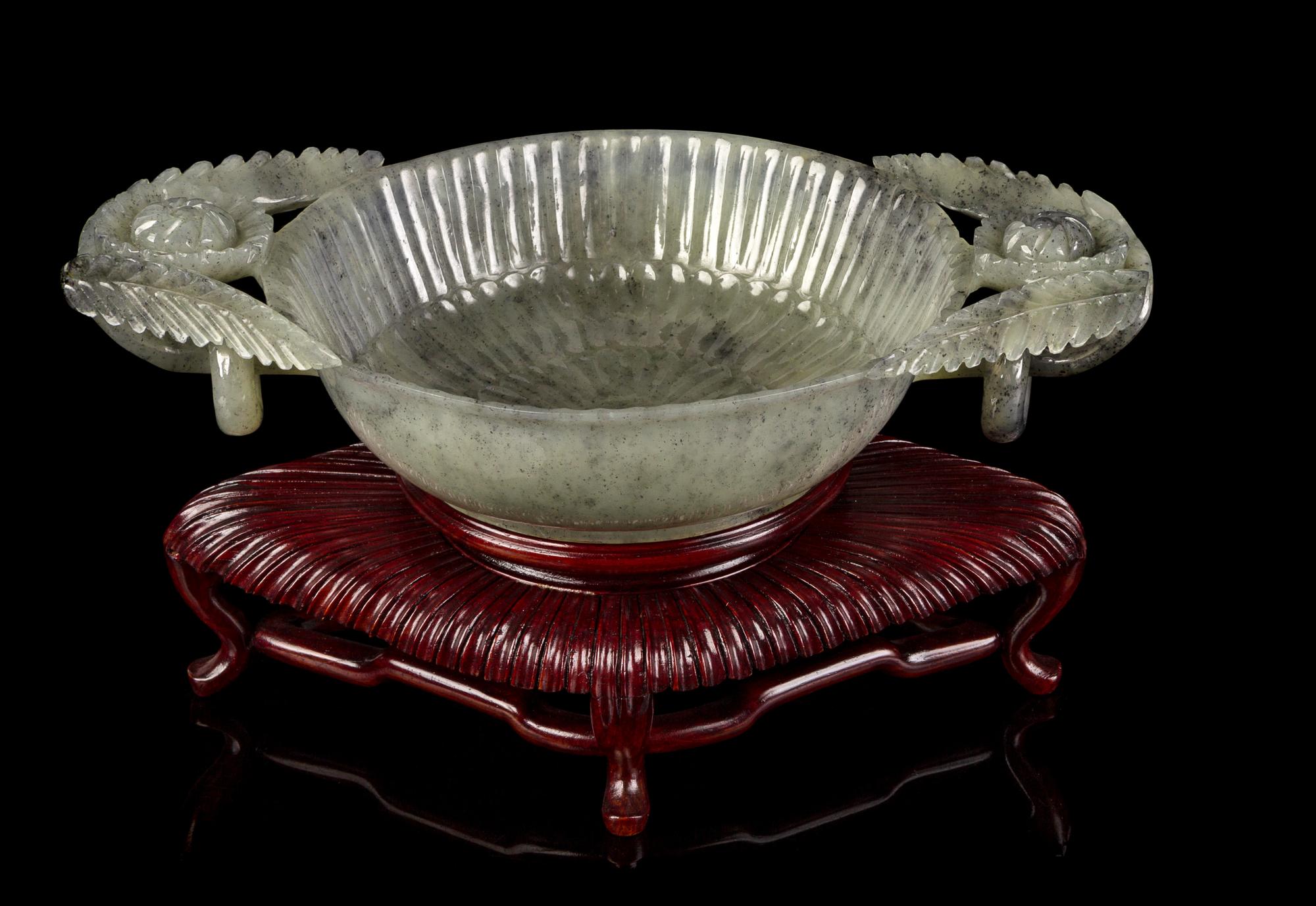 A Mughal-Style Grey and White Jade 'Chrysanthemum' Bowl