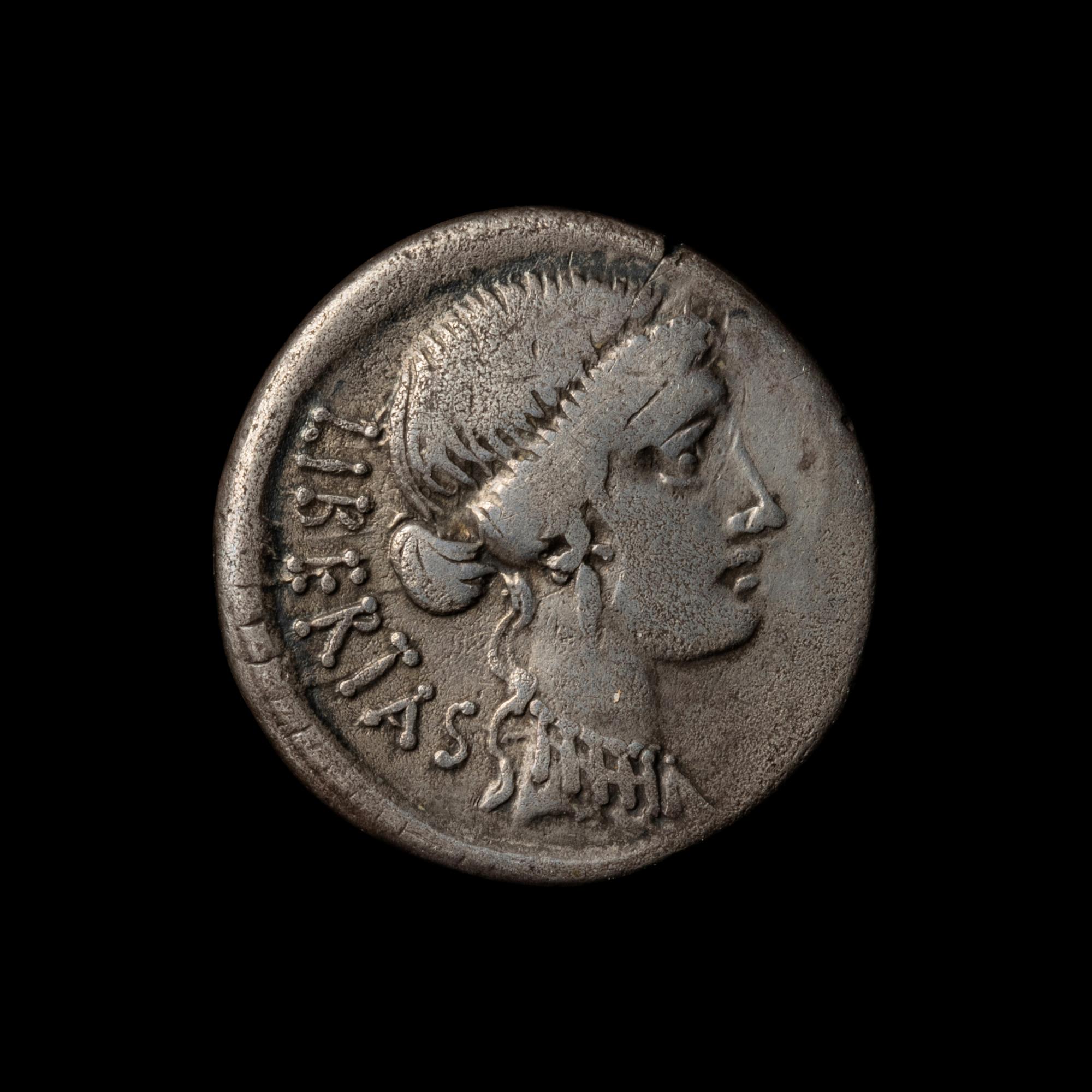 [ANCIENTS] ROMAN REPUBLIC. Marcus Junius Brutus (c. 60 BC). Ar Denarius (3.7 g, 18mm).