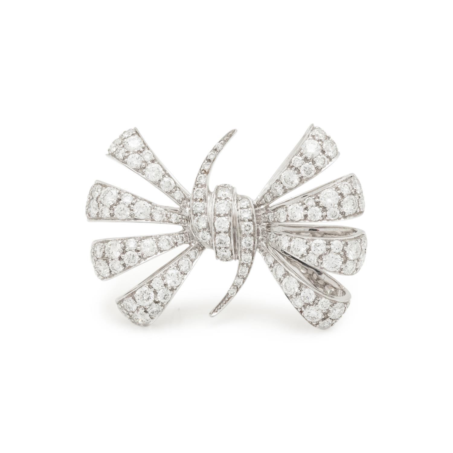 STEPHEN WEBSTER, WHITE GOLD AND DIAMOND 'FORGET ME KNOT' RING